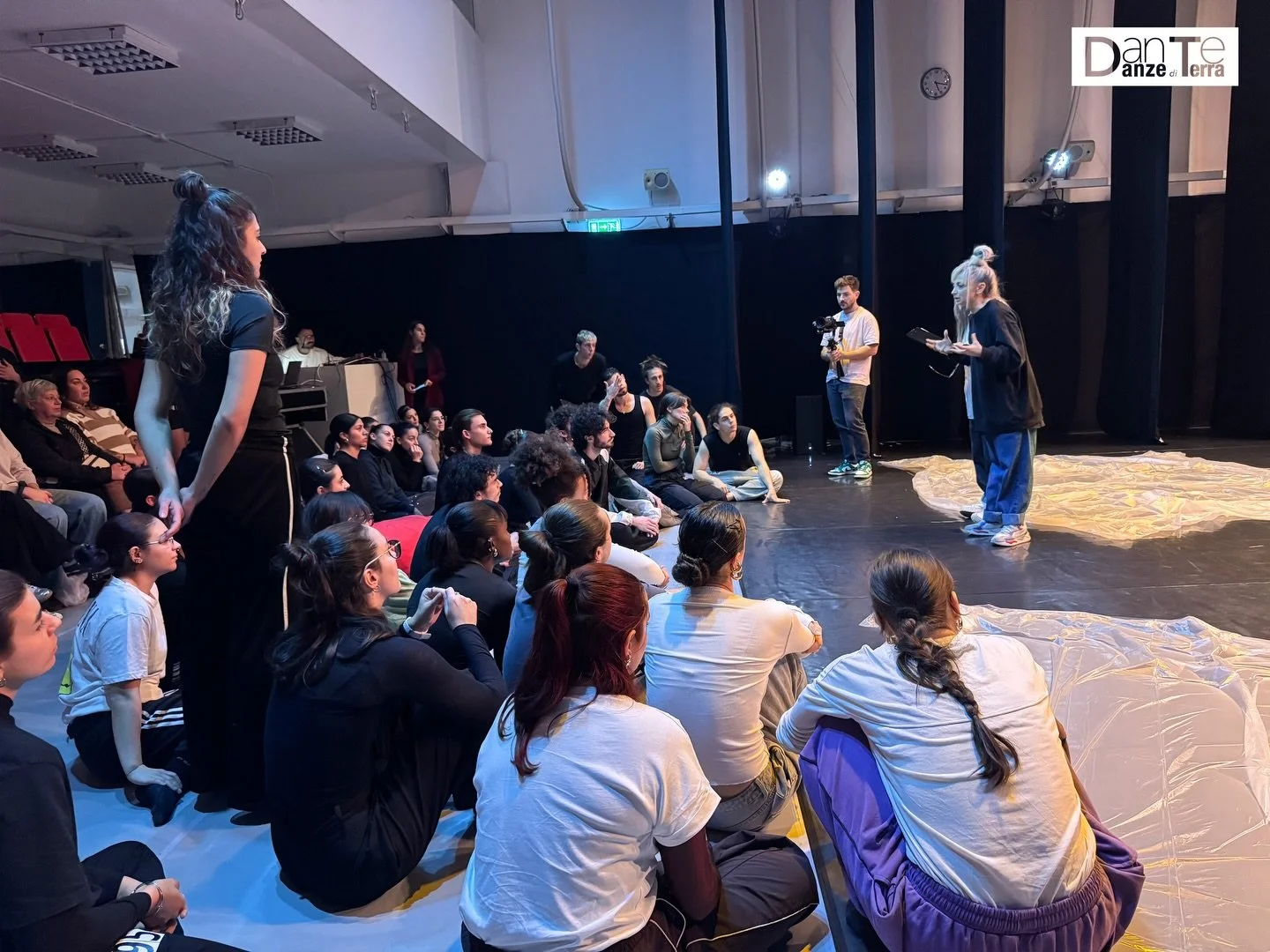 Dante - UDA Winter Fest 2025 

Momenti della Fusion Battle 

I ragazzi del corso di Perfezionamento DanTe - Danze di Terra hanno avuto l&rsquo;opportunit&agrave; di immergersi in una nuova dimensione, dando vita ad un percorso di crescita artistica e