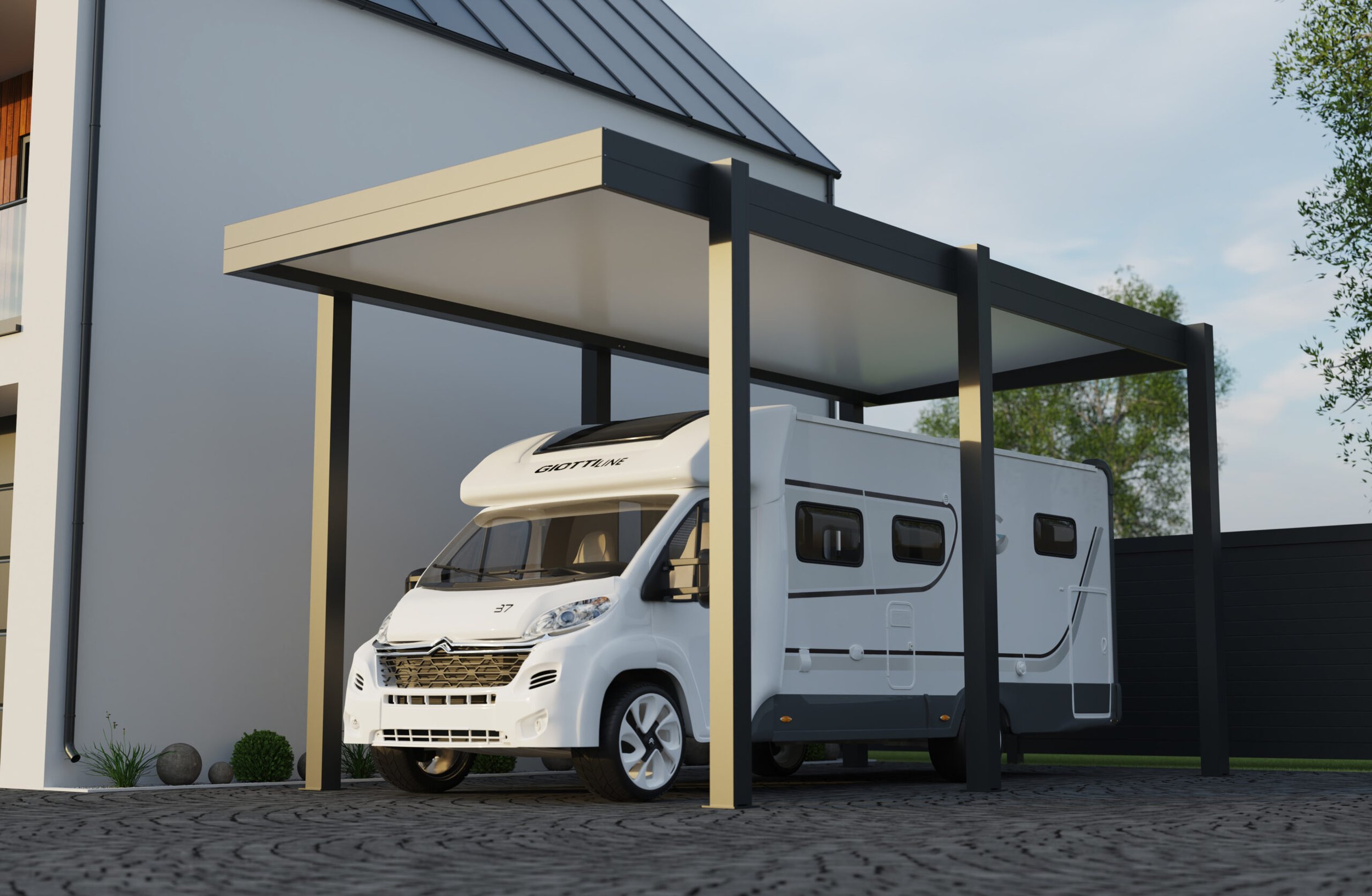 Vue au ras du sol d'une porte moustiquaire en métal avec un sol en marbre, à l'extérieur on voit des arbres verts et un ciel bleu.