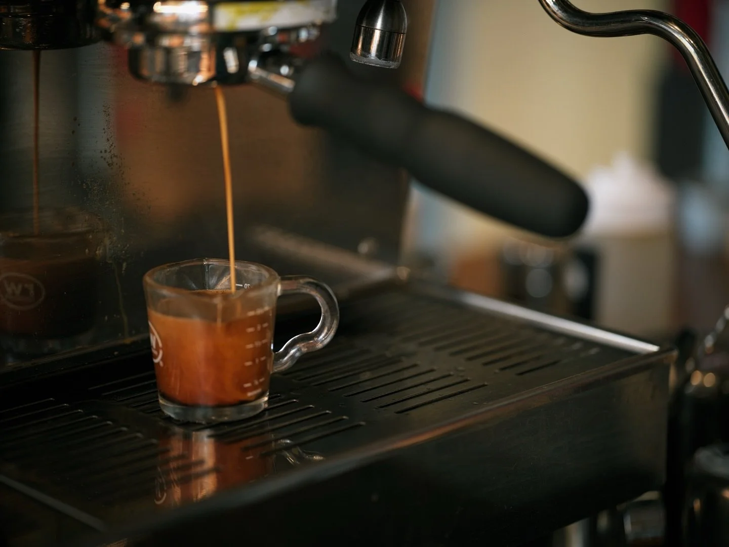 A lot of people ask us what kind of espresso we use ☕✨ Our shots are made with locally roasted beans from @lighthouseroasters in Seattle. Fresh, flavorful, and crafted with care. Come taste why we love it ❤️

📸 @tylerseclectic