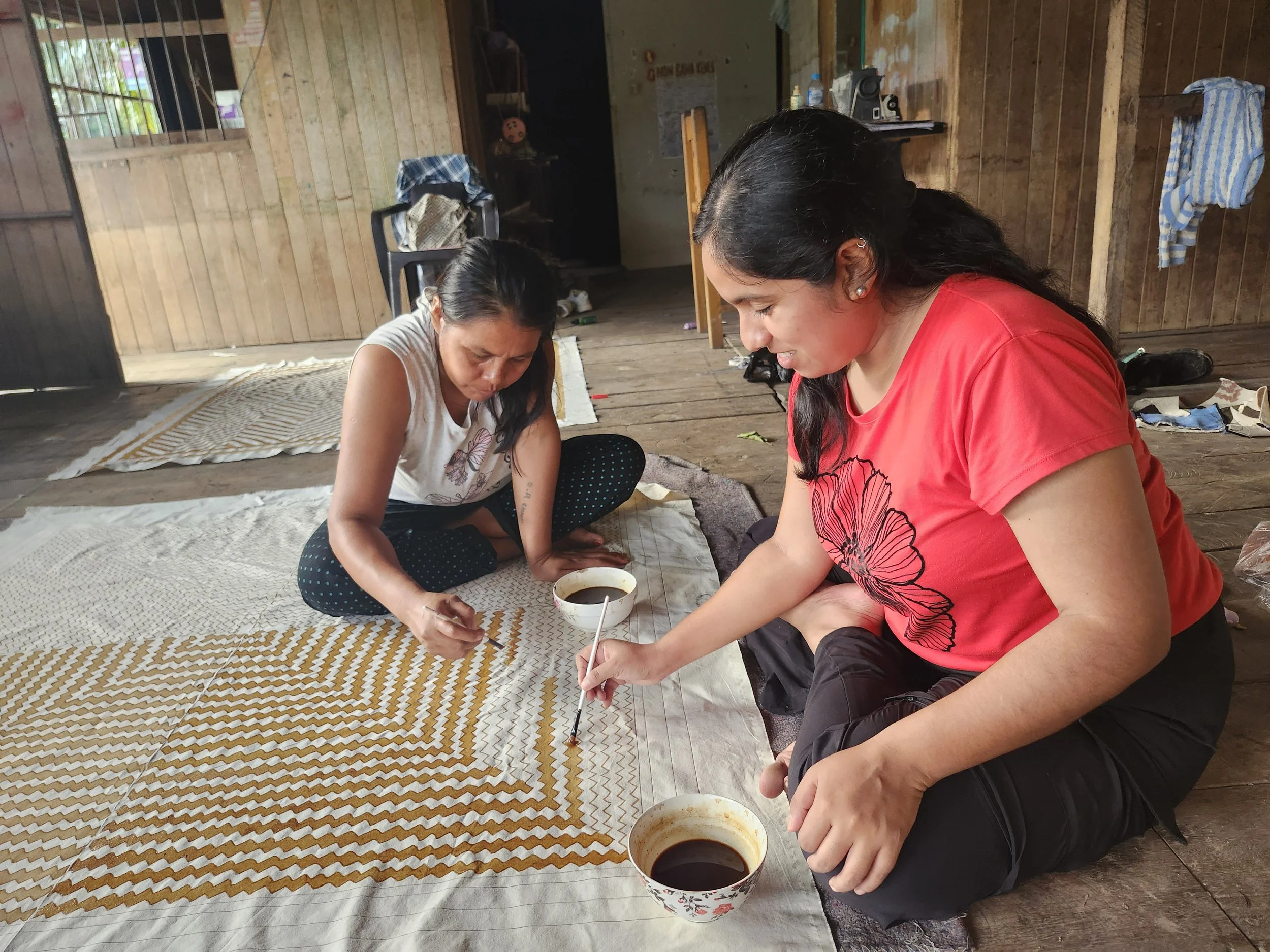 Paiting Iskonawa designs with Neyra (2025)