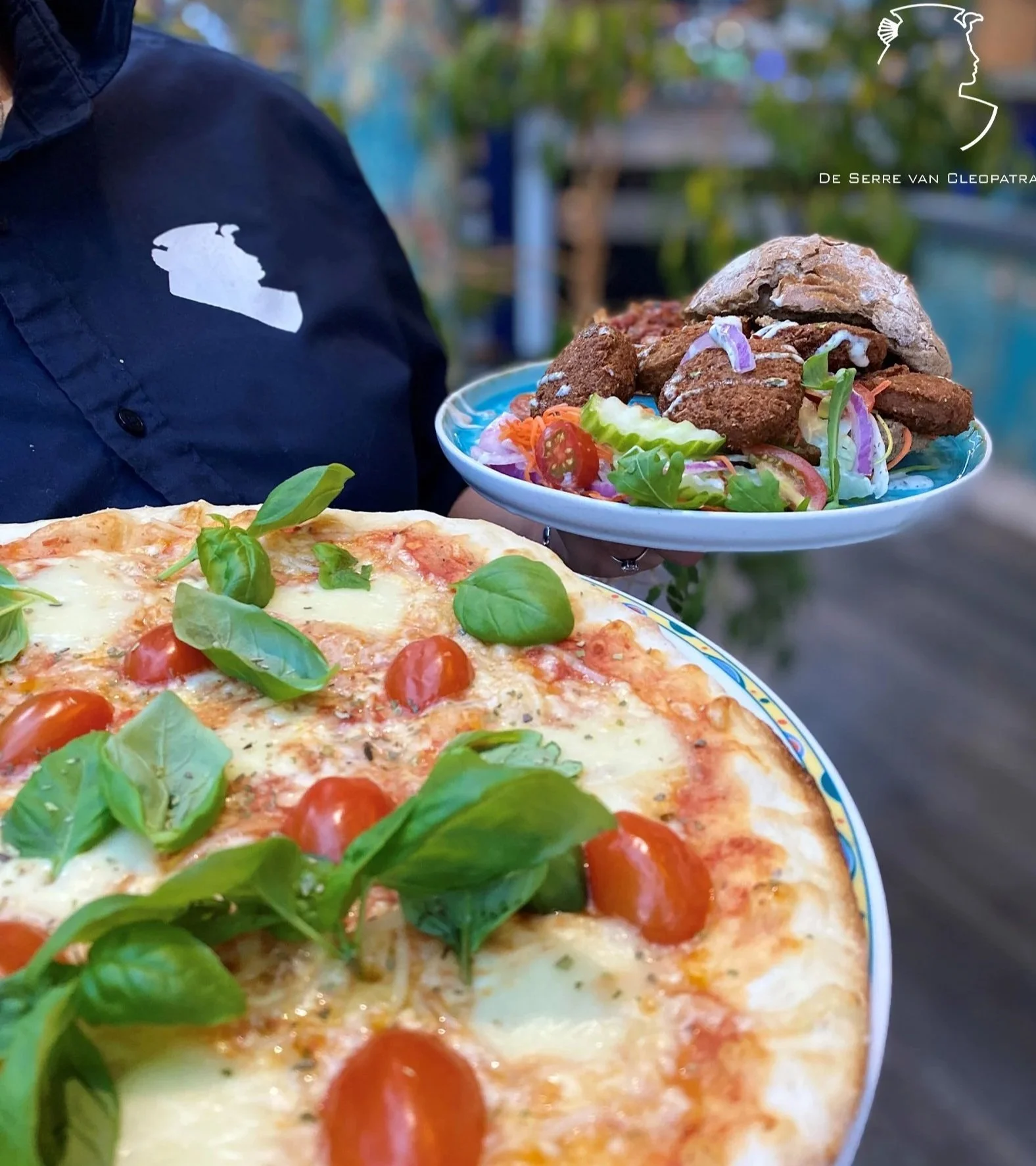 Verse huisgemaakte pizza's om af te halen of te laten bezorgen bij De Serre van Cleopatra.