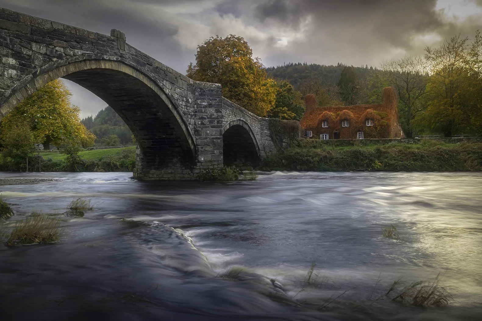 Tu HwntbI'r Bont Tea Rooms, Llandrwst