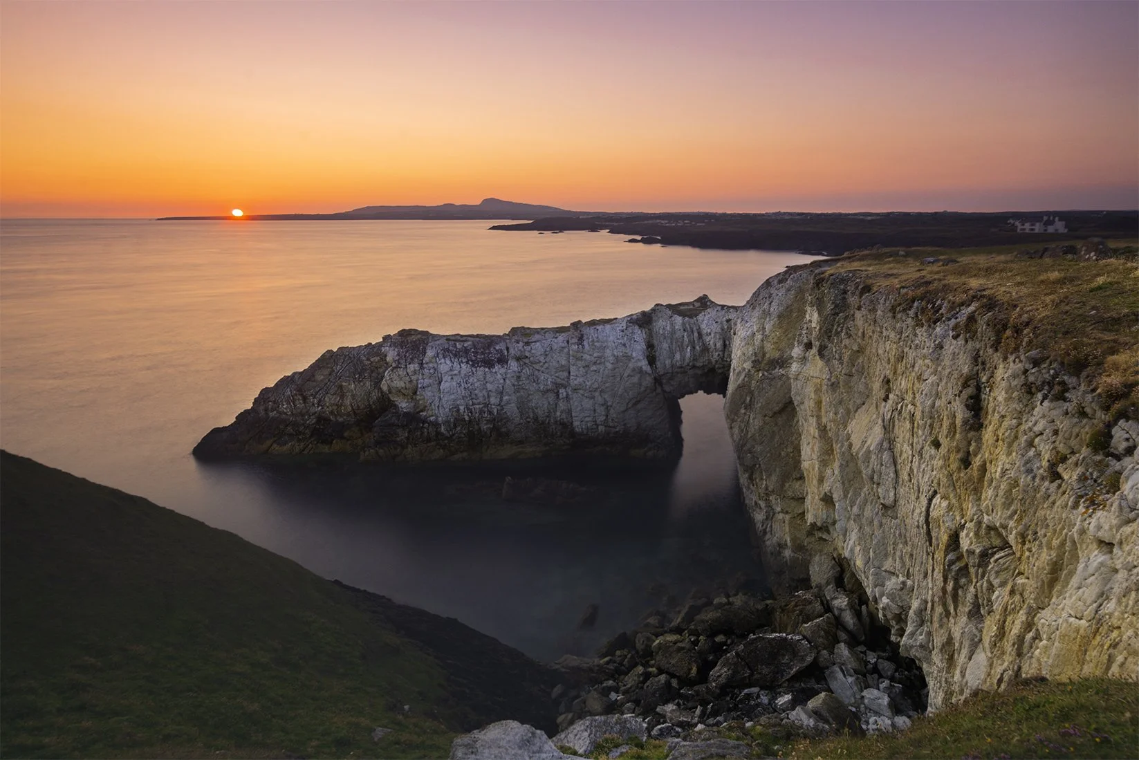Bwa Gwyn {The White Arch), Rhoscolyn