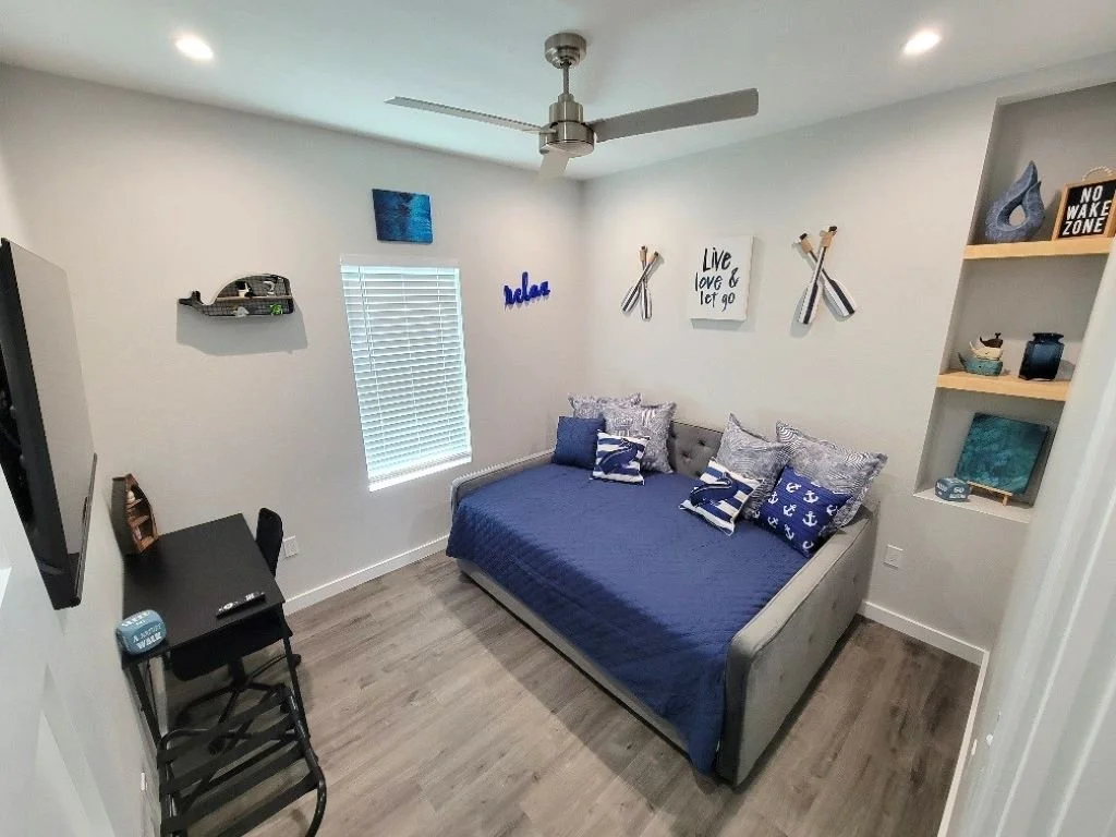 Whale Room - Full & Twin (Trundle) 