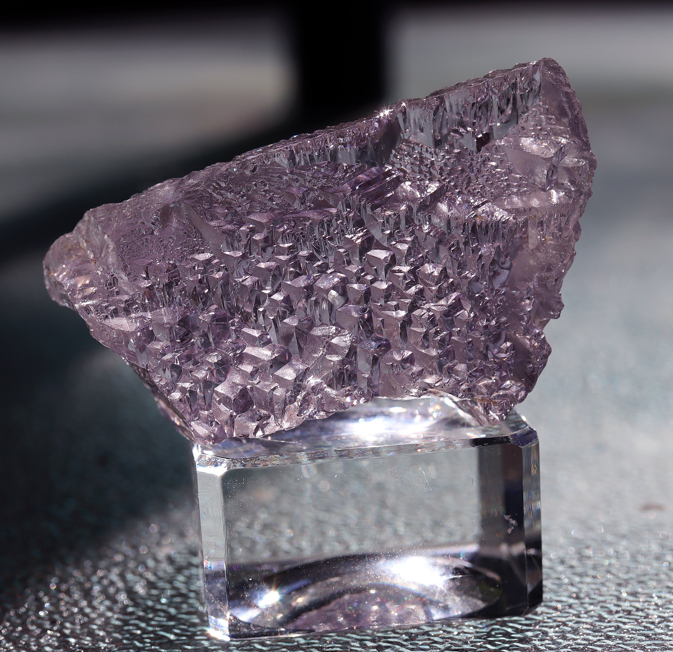 Doubly terminated lavender Spodumene var. Kunzite floater crystal. Dara-e-Pech District, Kunar, Afghanistan