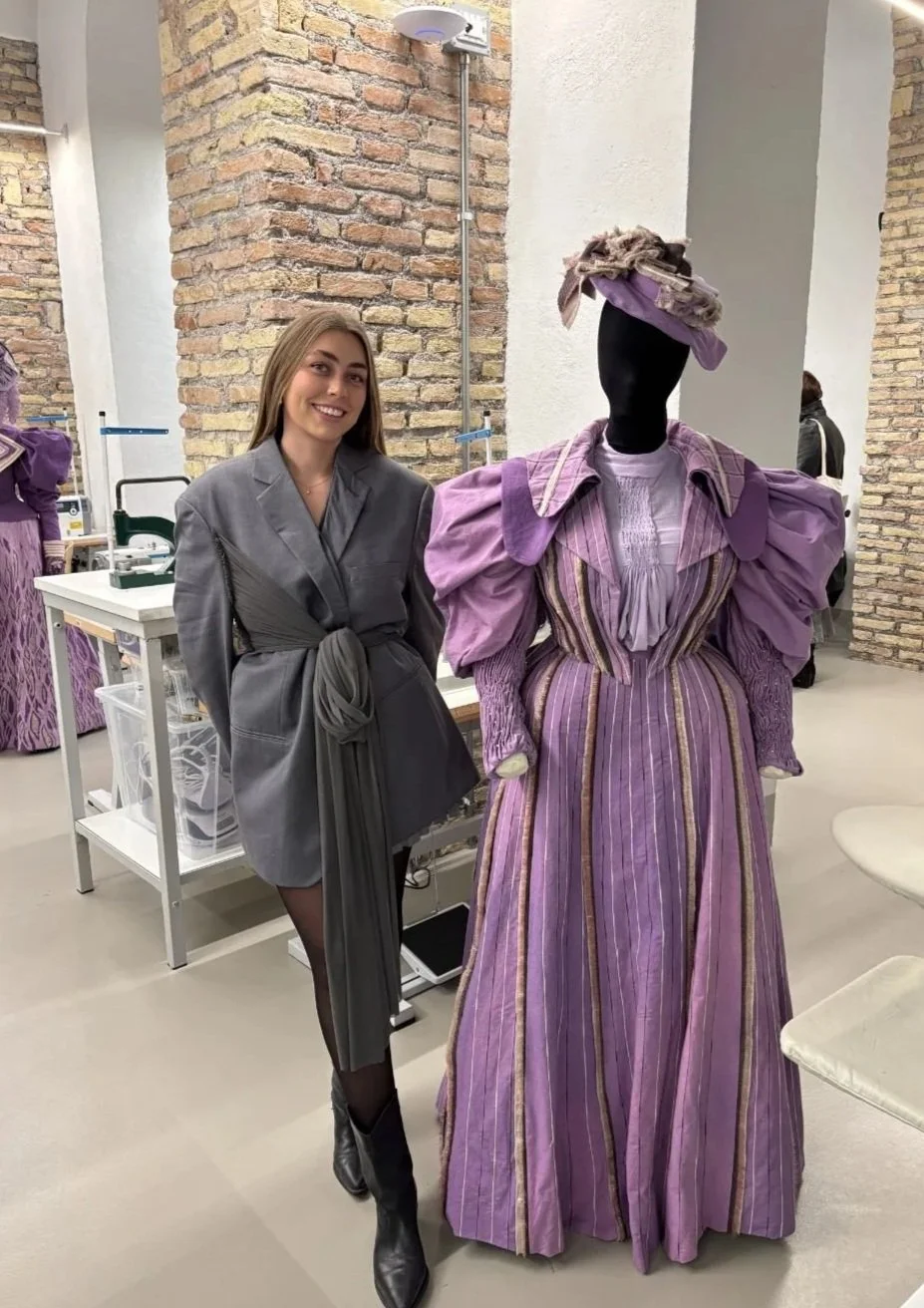 1895 Womens Historical Costume