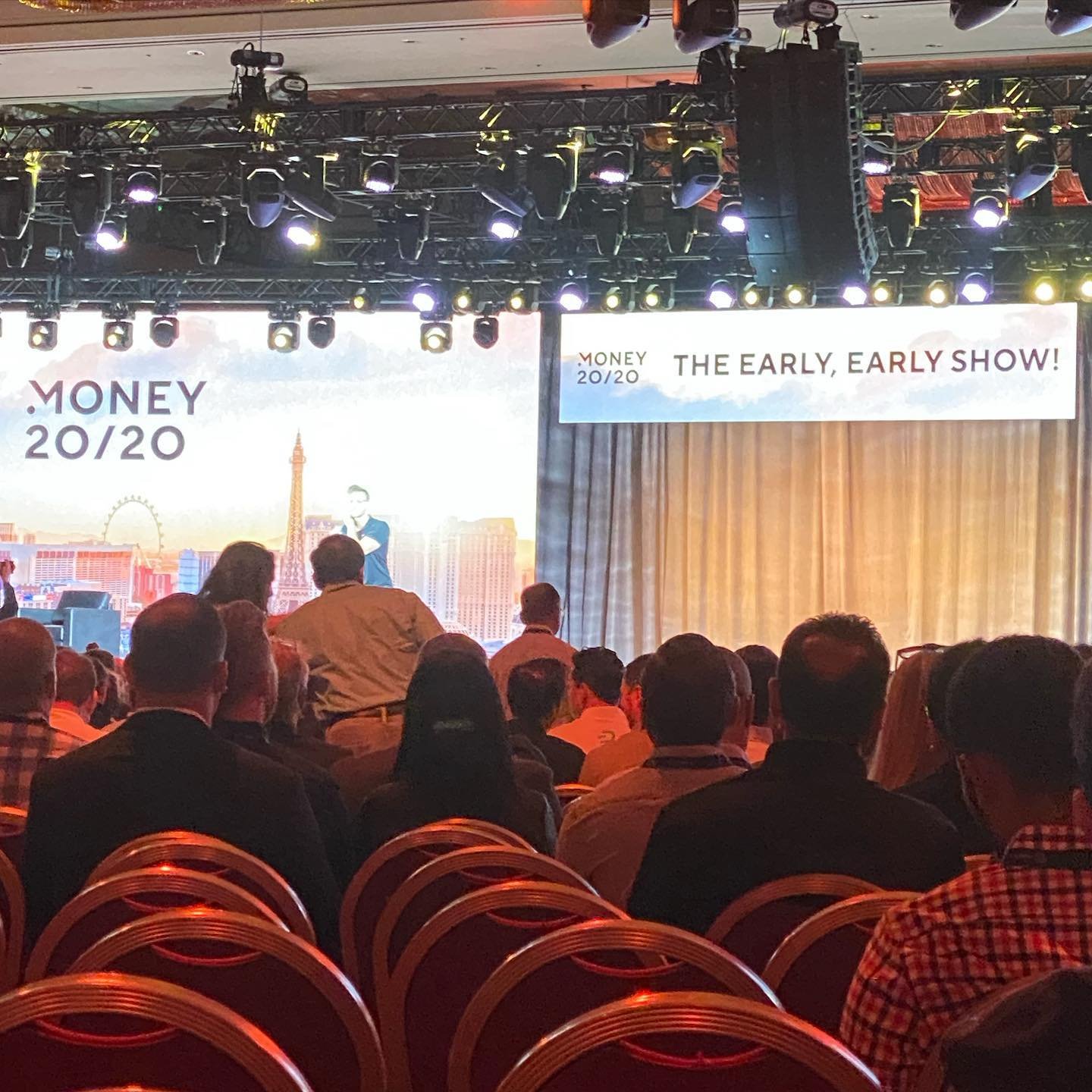 Only in Vegas would they call an opening that begins at 9:30 the &ldquo;early, early show&rdquo; 😂 #money2020
