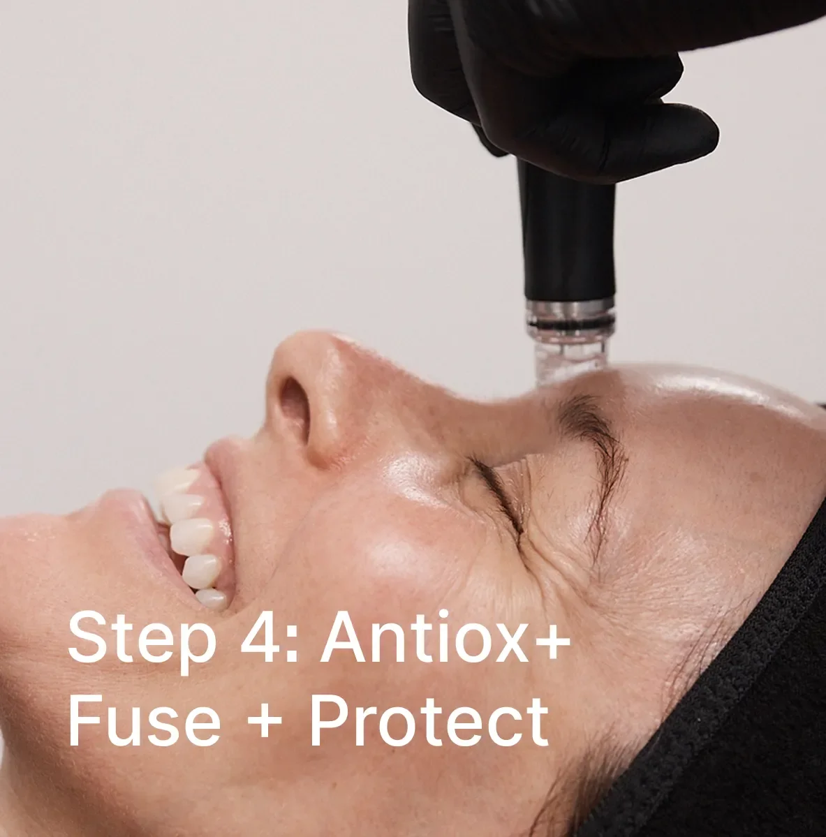 4. Hydrating and antioxidant protection with brightening complex, hyaluronic acid, arnica, and green tea.