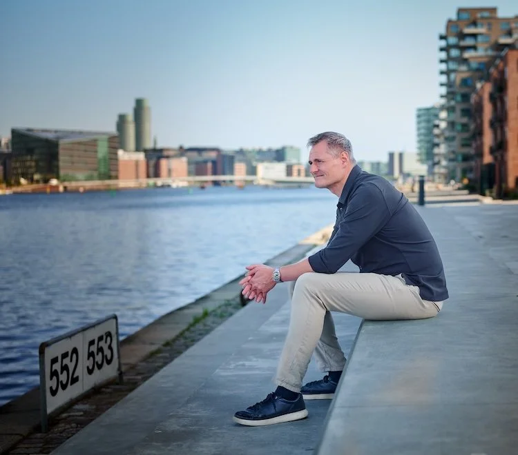 Uffe Erup Larsen arbejder som executive coach og facilitator af Insights workshops mv i København og resten af Danmark samt flere steder i udlandet.