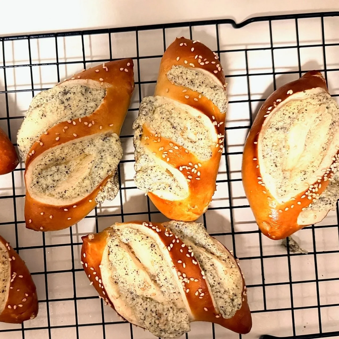 Earl Grey Milk Crumble Pretzel