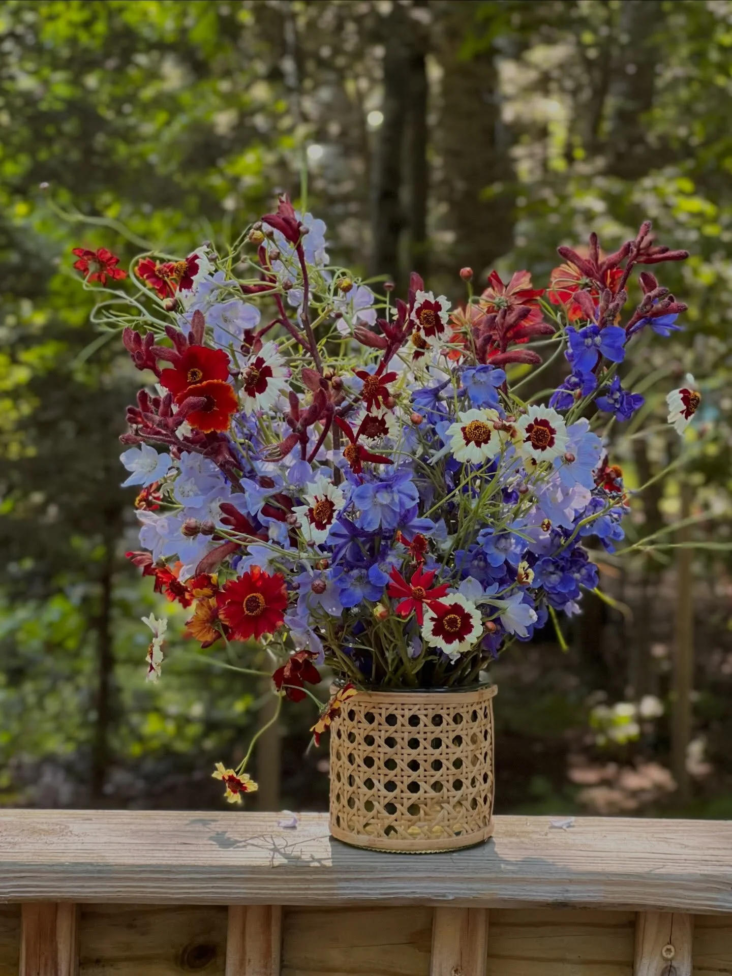 As Taylor ✨bride of the weekend✨says &lsquo;keep it one hundred; on the land, the sea, the sky 💯

I&rsquo;m not feeling super patriotic this year but I sure am feeling inlove with the state we call home and the incredible flowers that are grown here