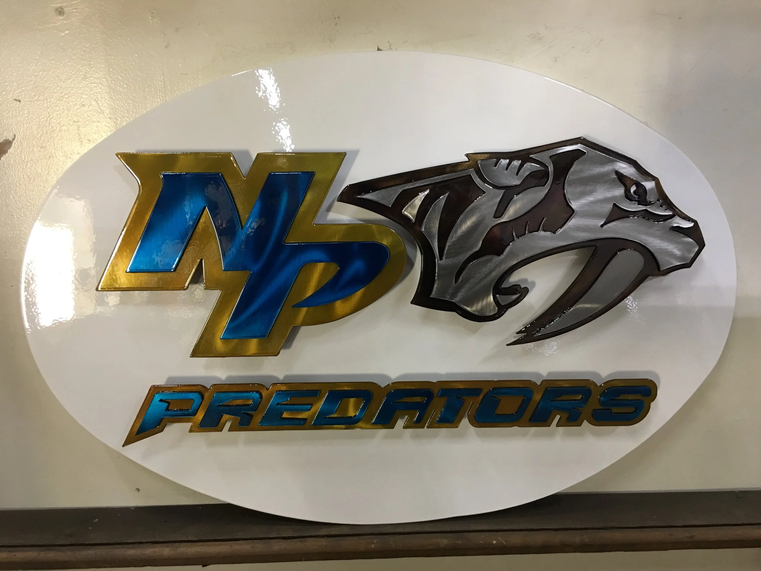 A sign displaying the logos of the Toronto Raptors, an NBA basketball team, and the Tampa Bay Lightning, an NHL hockey team, there is also the word "PREDATORS" underneath.