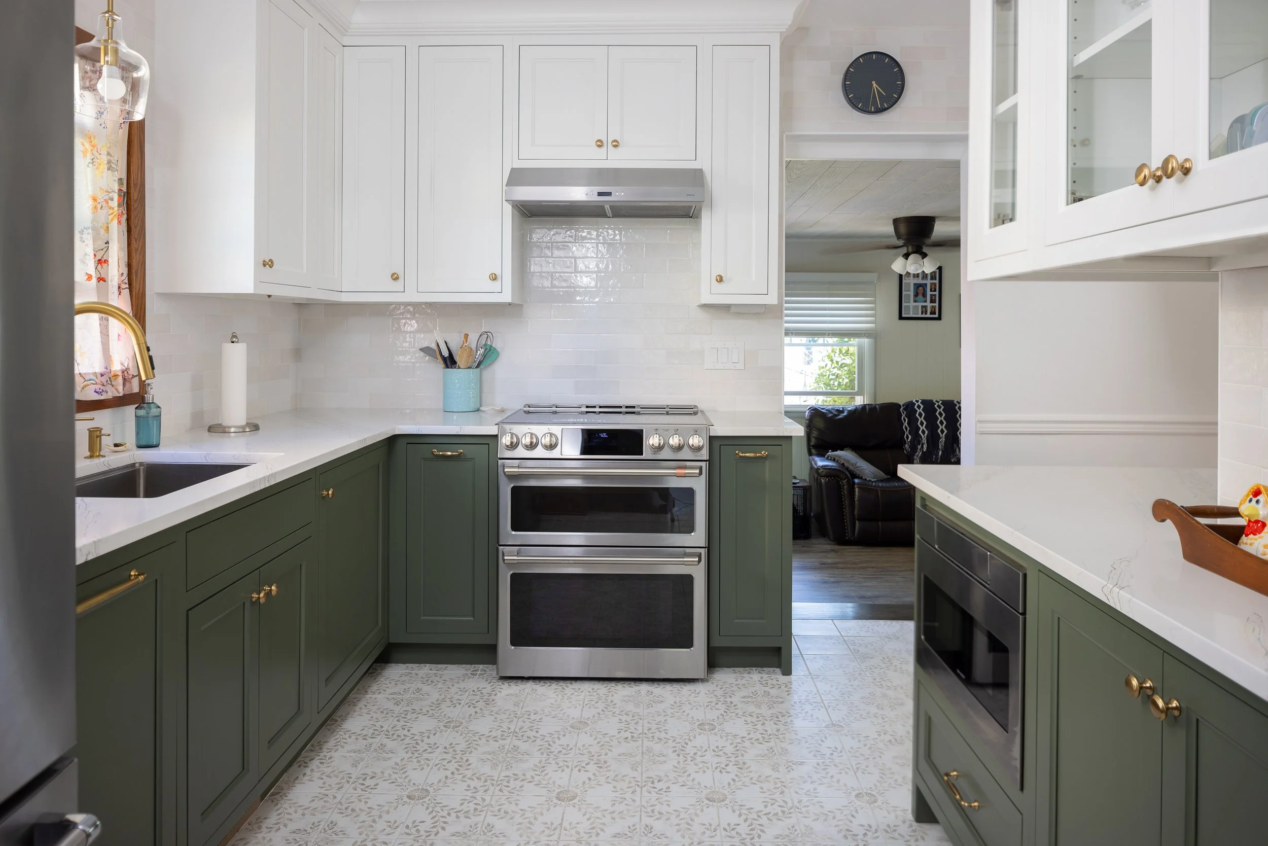 KITCHEN DESIGN, KITCHEN RENOVATION, INTERIOR DESIGN, CUSTOM CABINETRY, CABINETRY DESIGN, KITCHEN ISLAND