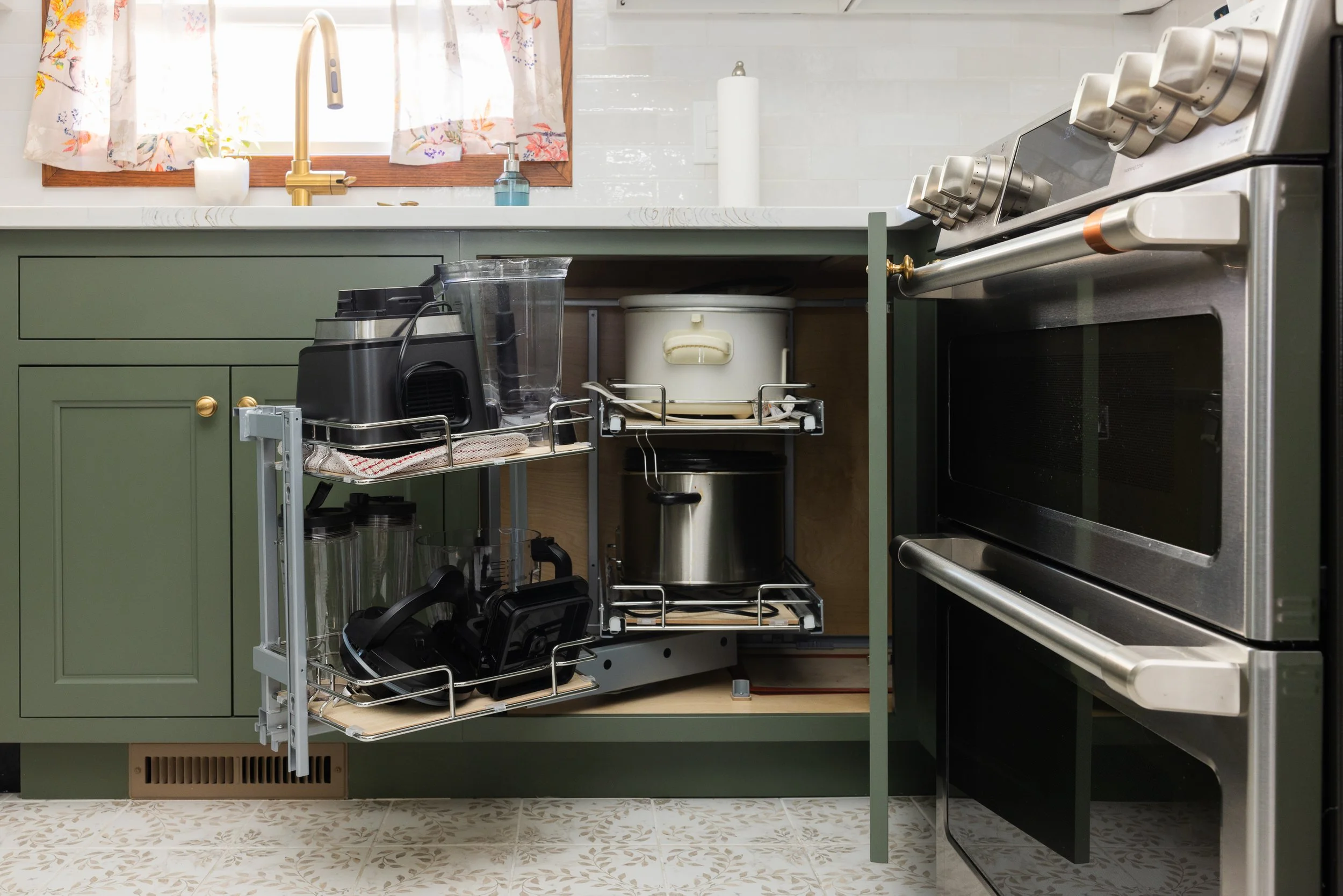 KITCHEN DESIGN, KITCHEN RENOVATION, INTERIOR DESIGN, CUSTOM CABINETRY, CABINETRY DESIGN, KITCHEN ISLAND