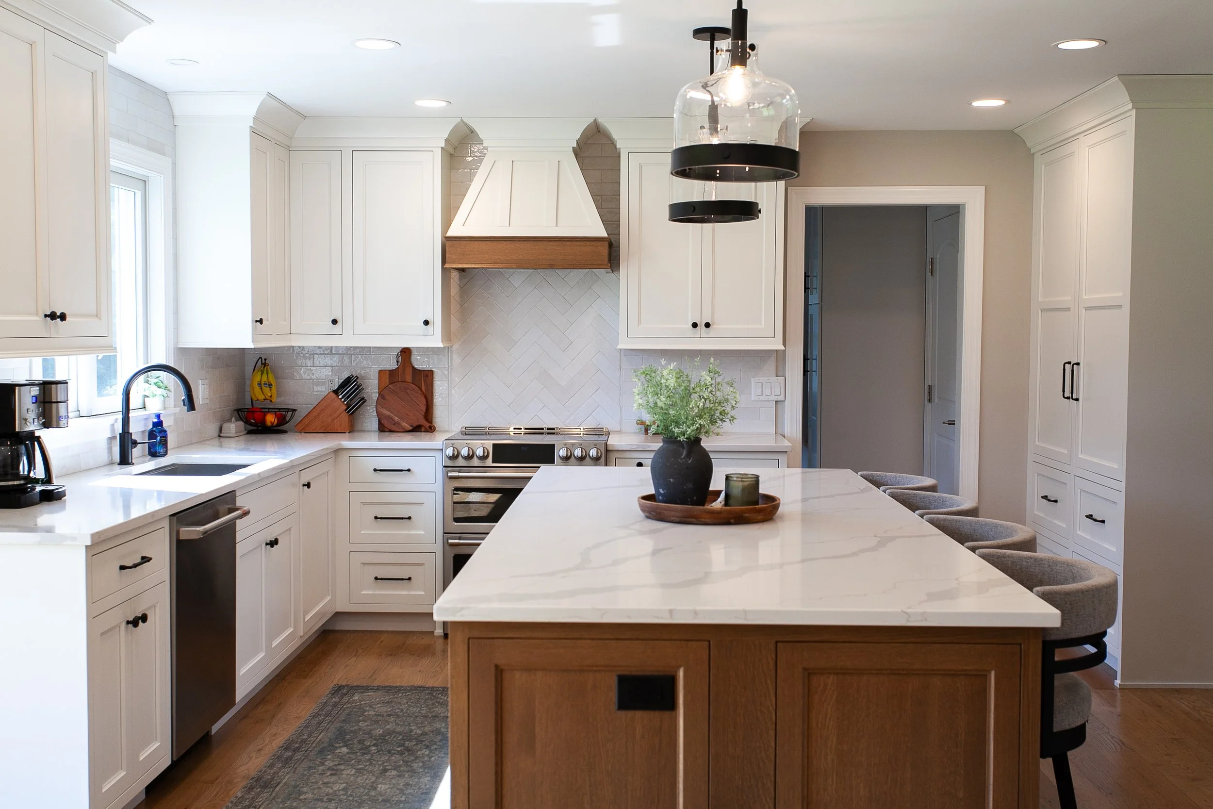 KITCHEN DESIGN, KITCHEN RENOVATION, INTERIOR DESIGN, CUSTOM CABINETRY, CABINETRY DESIGN, KITCHEN ISLAND