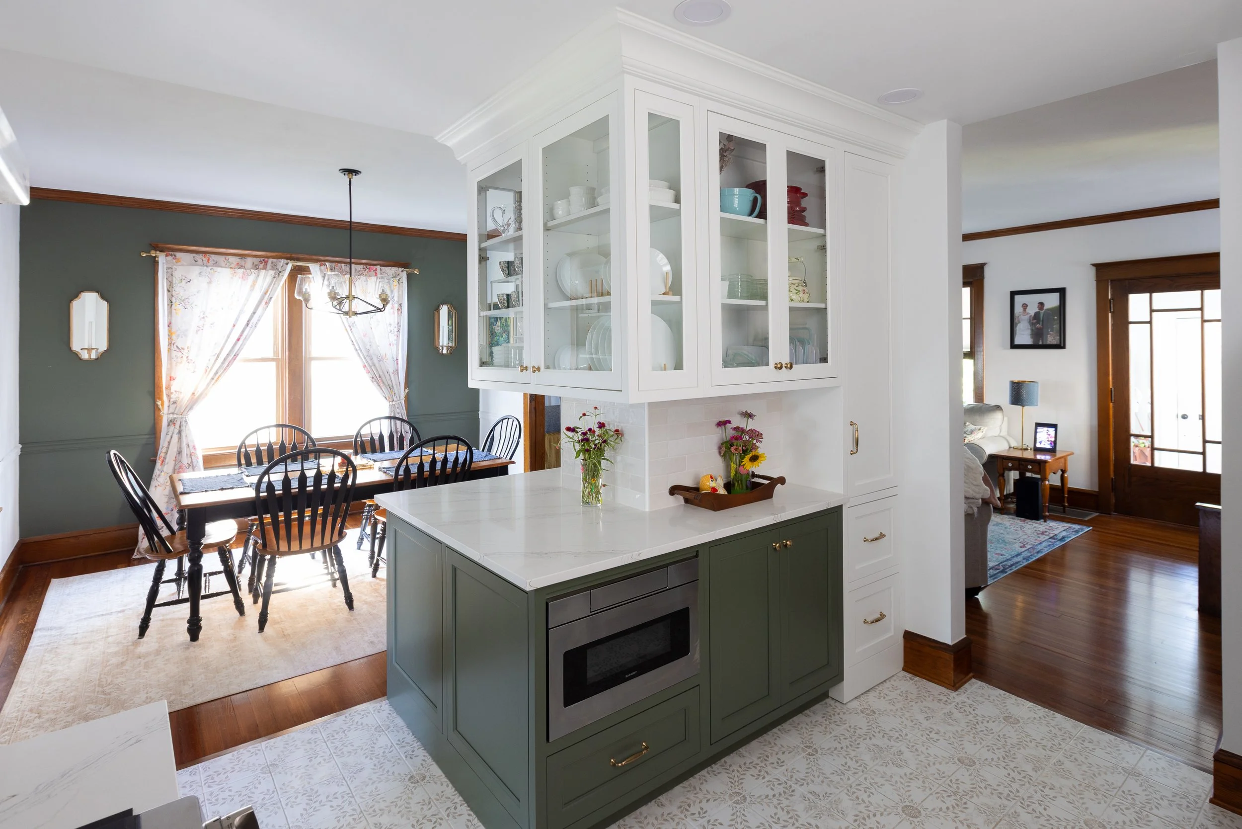 KITCHEN DESIGN, KITCHEN RENOVATION, INTERIOR DESIGN, CUSTOM CABINETRY, CABINETRY DESIGN, KITCHEN ISLAND