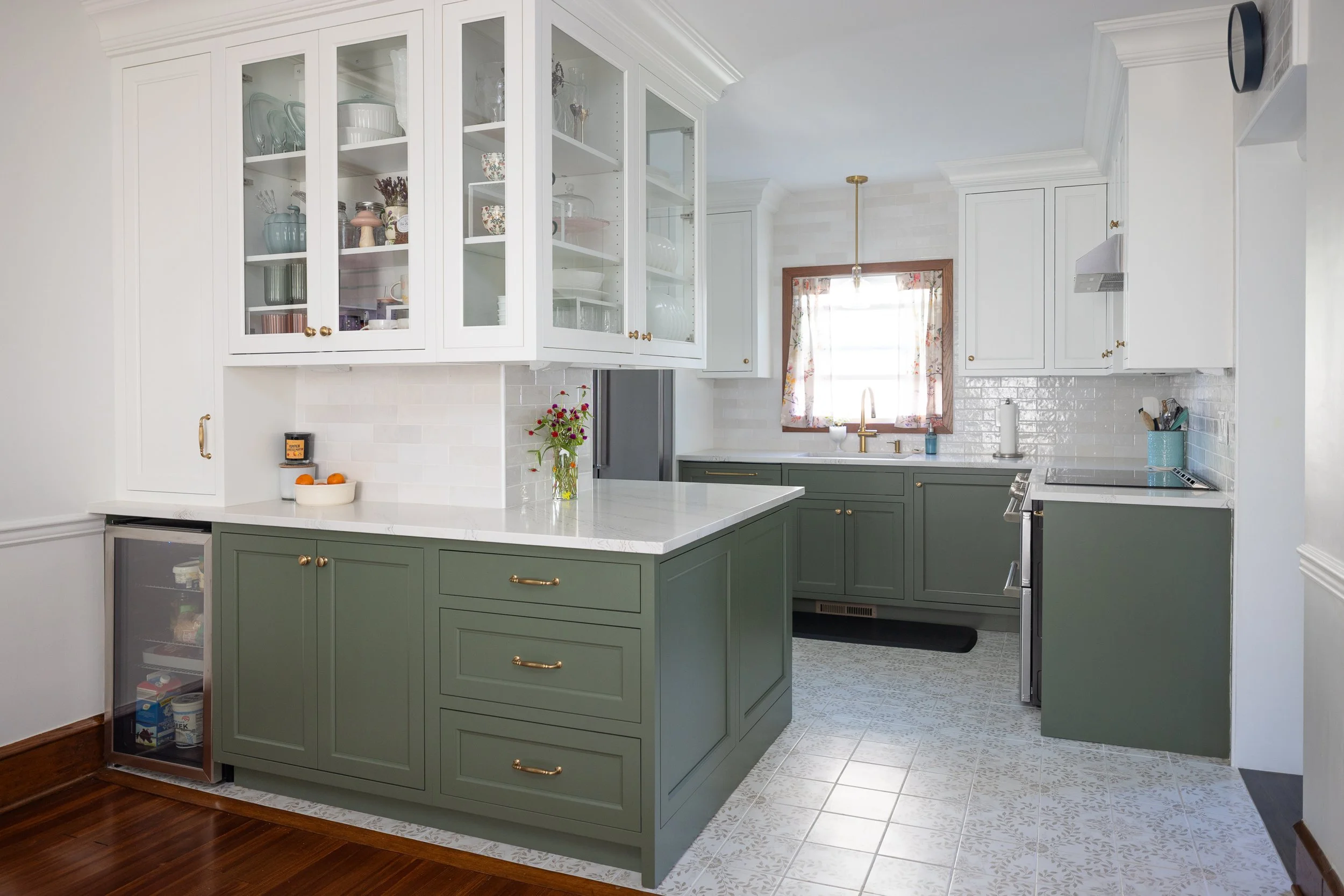 KITCHEN DESIGN, KITCHEN RENOVATION, INTERIOR DESIGN, CUSTOM CABINETRY, CABINETRY DESIGN, KITCHEN ISLAND