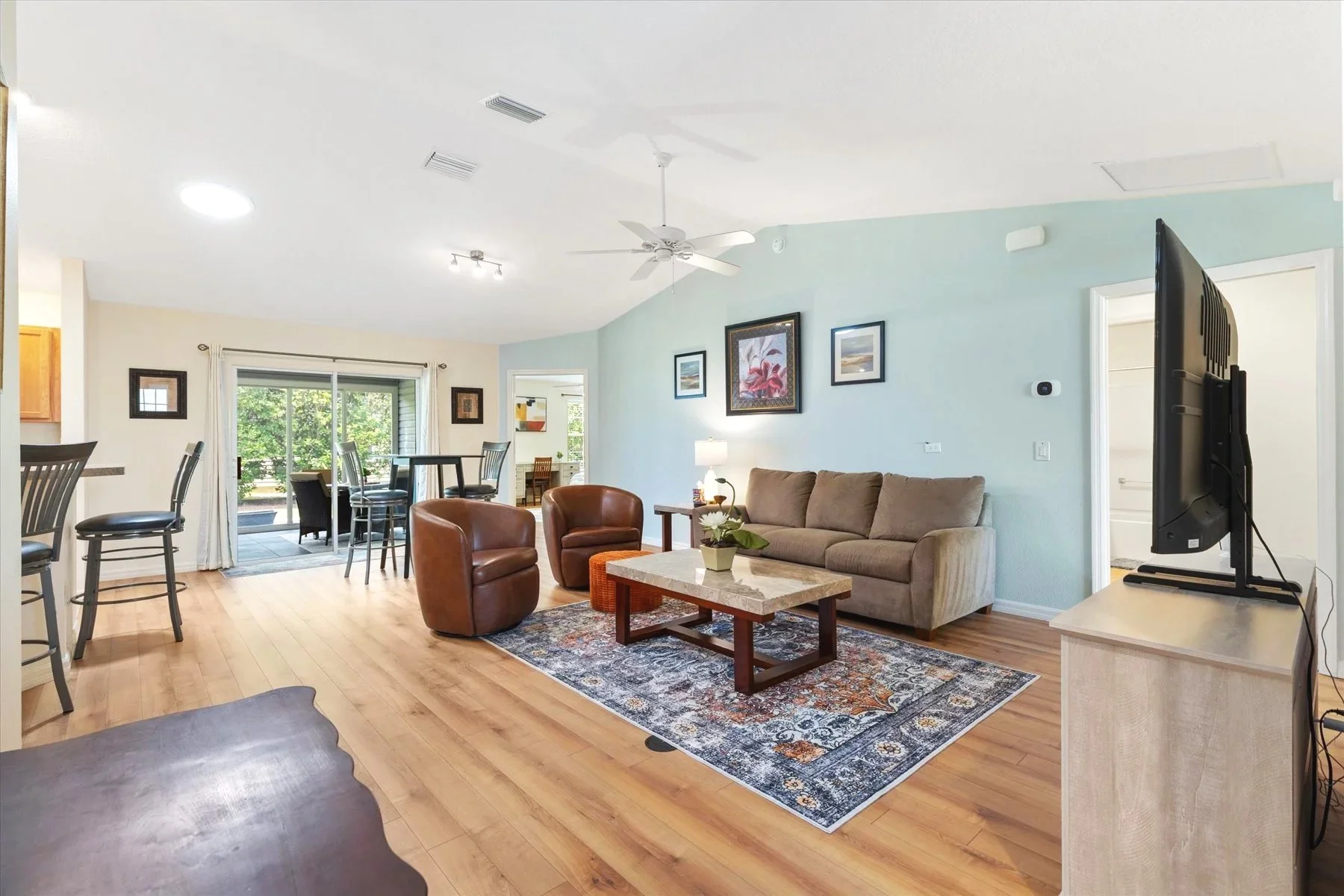 LivingRoom.jpg
