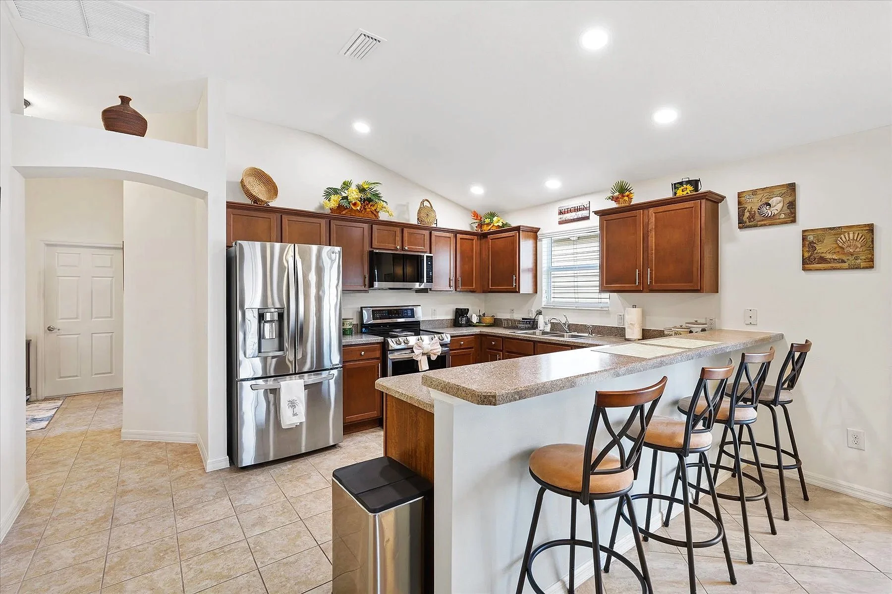 06-Kitchenfromdining.jpg