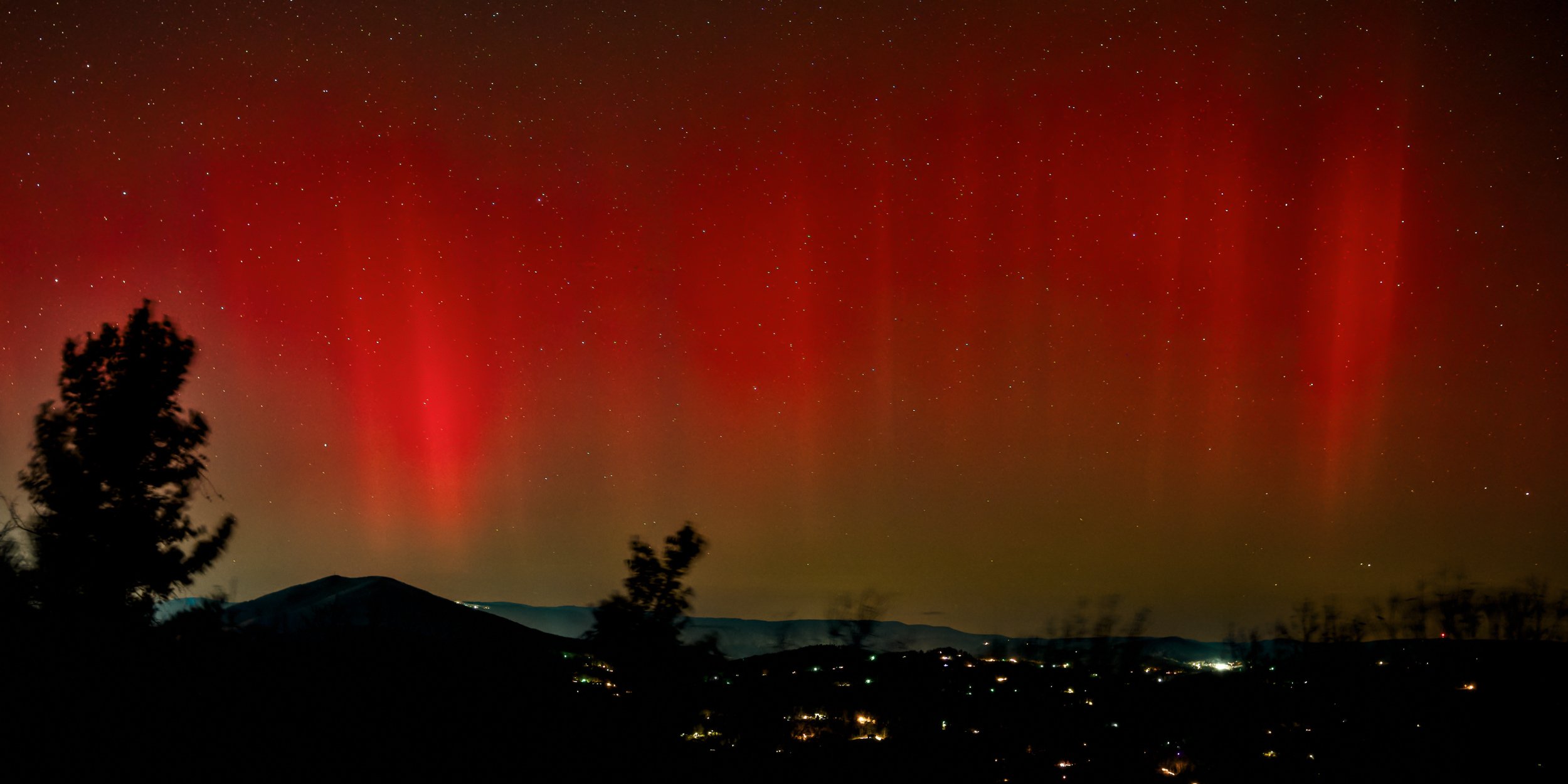 Mt Jefferson Aurora 2.jpg