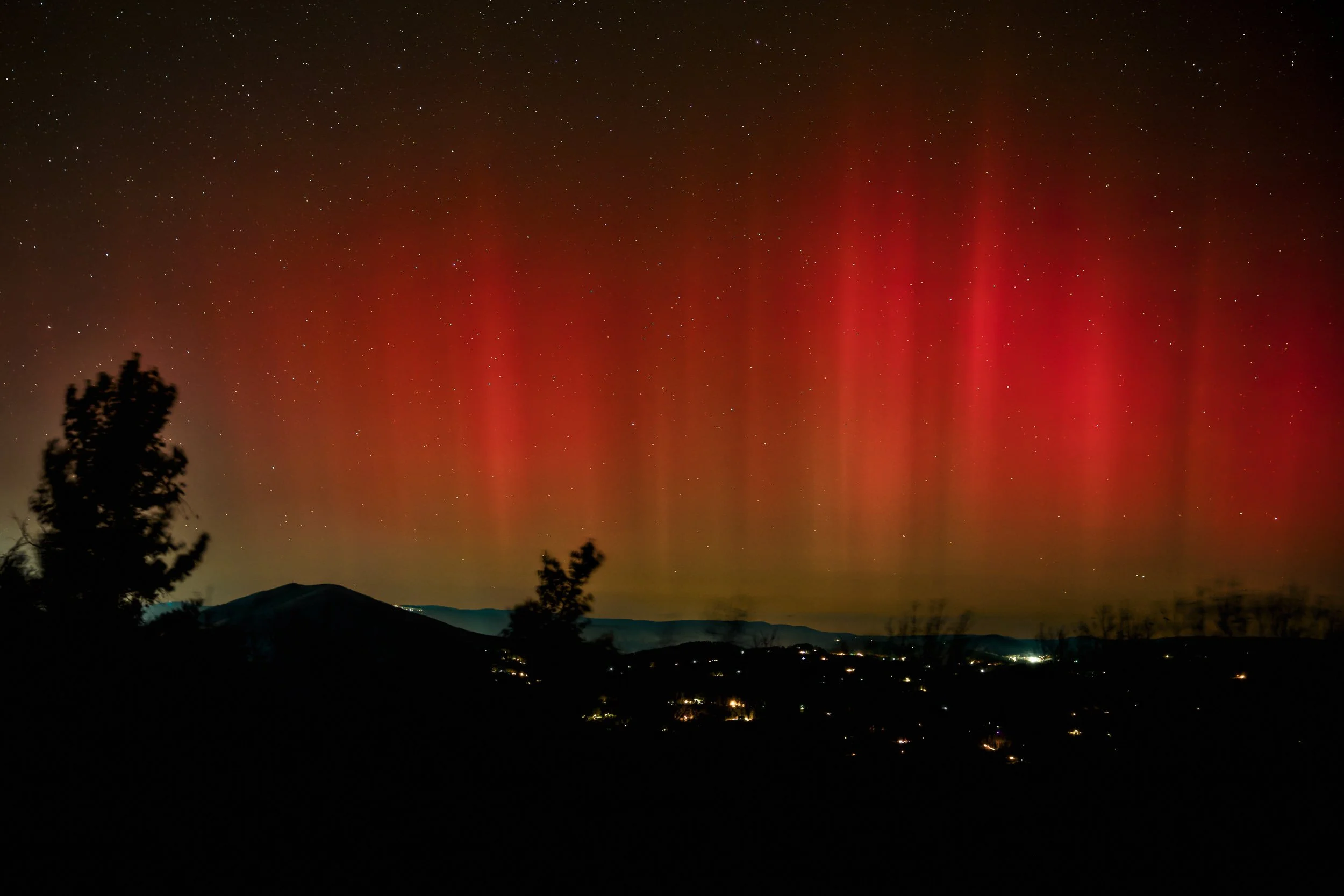 Mt Jefferson Aurora 1-2.jpg