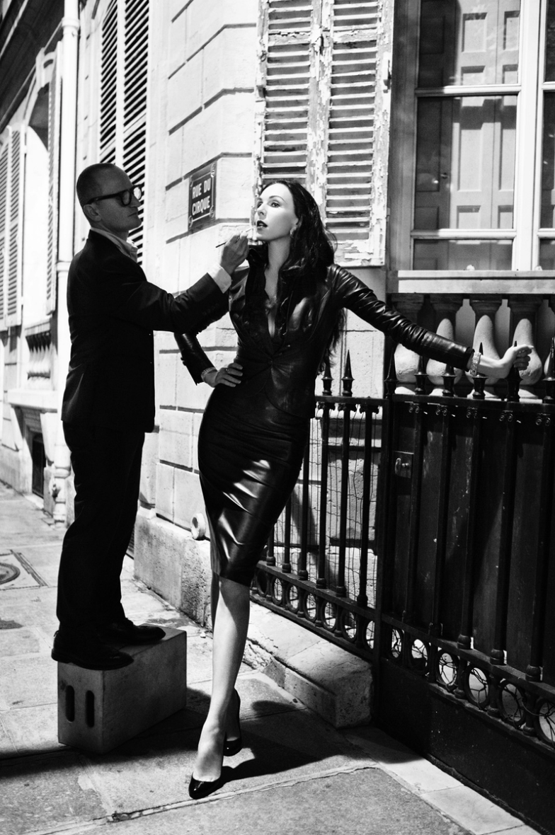  L'Wren Scott, designer, on October 6, at 10 p.m., having her makeup done my Marc Carrasquillo on Rue du Cirque. 