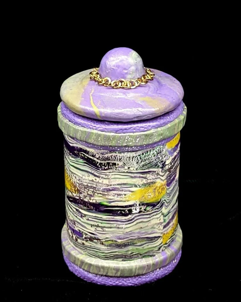 Carnival Opulence Lidded Vessel – Emerald & Amethyst Reverie