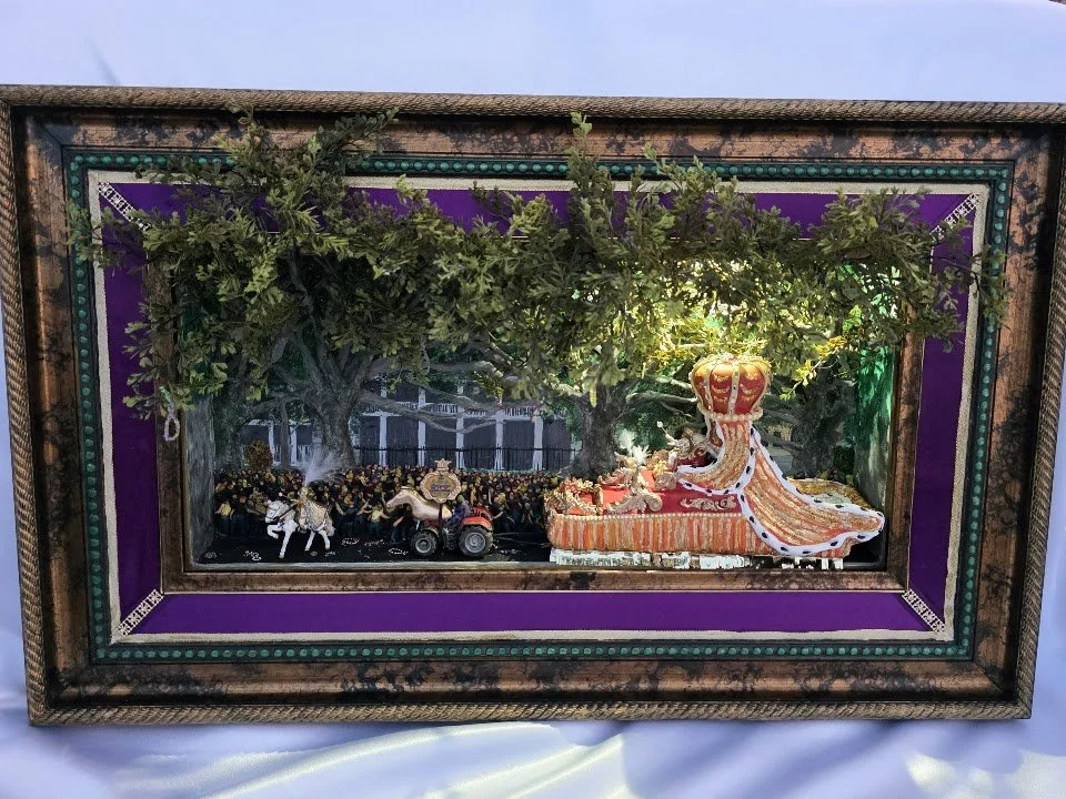 🟢 Available :
Handcrafted  framed shadowbox miniature New Orleans parade float Mardi Gras The Arrival of King Rex diorama by Art Illusions by Young
