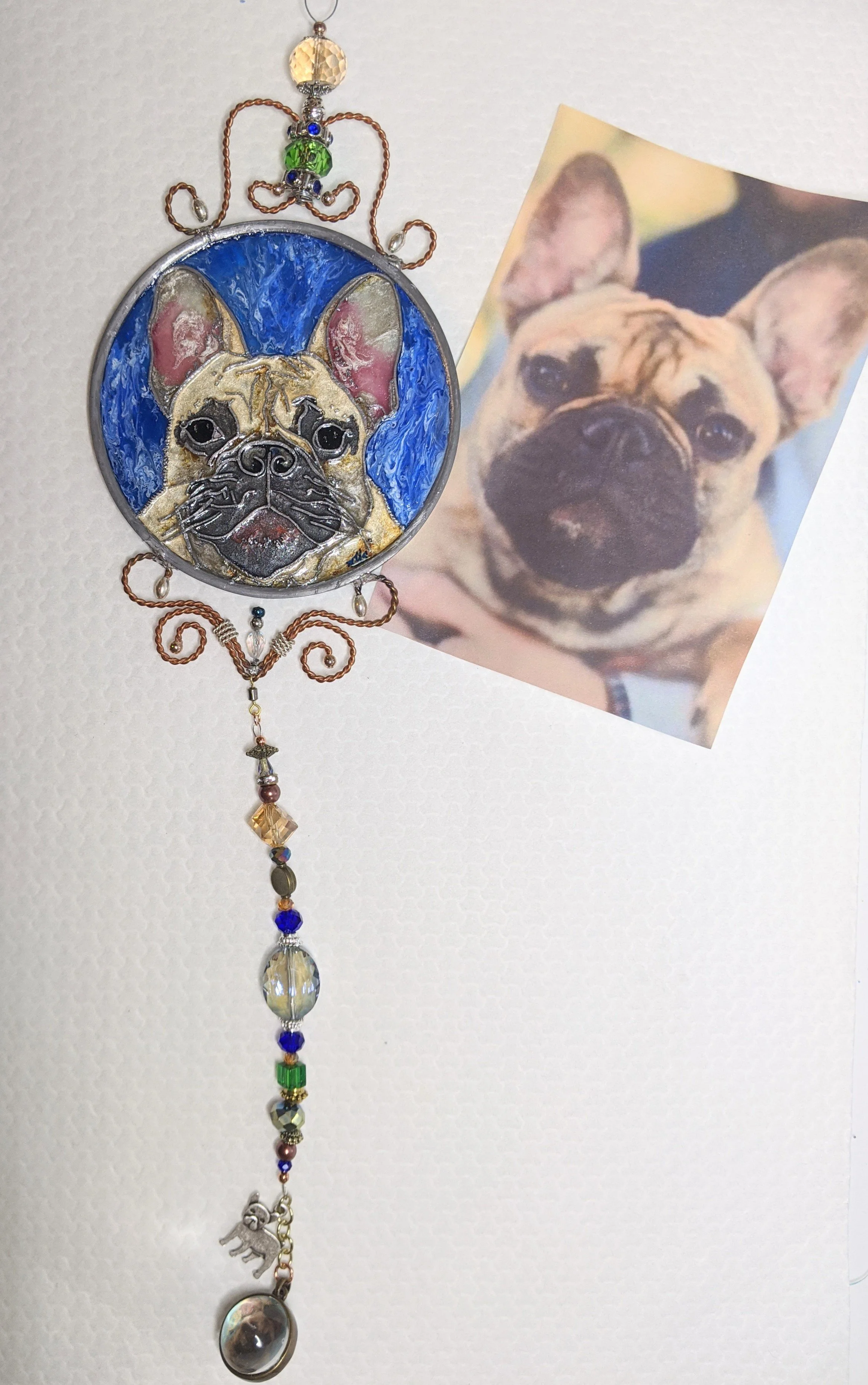 🔴 Sold: 
Commission French Bulldog Illusion Glass by Art Illusions by Young. This charming circular portrait features an French bulldog with expressive face and characteristic wrinkles, set against a soft background with sparkling bead accents. A pe