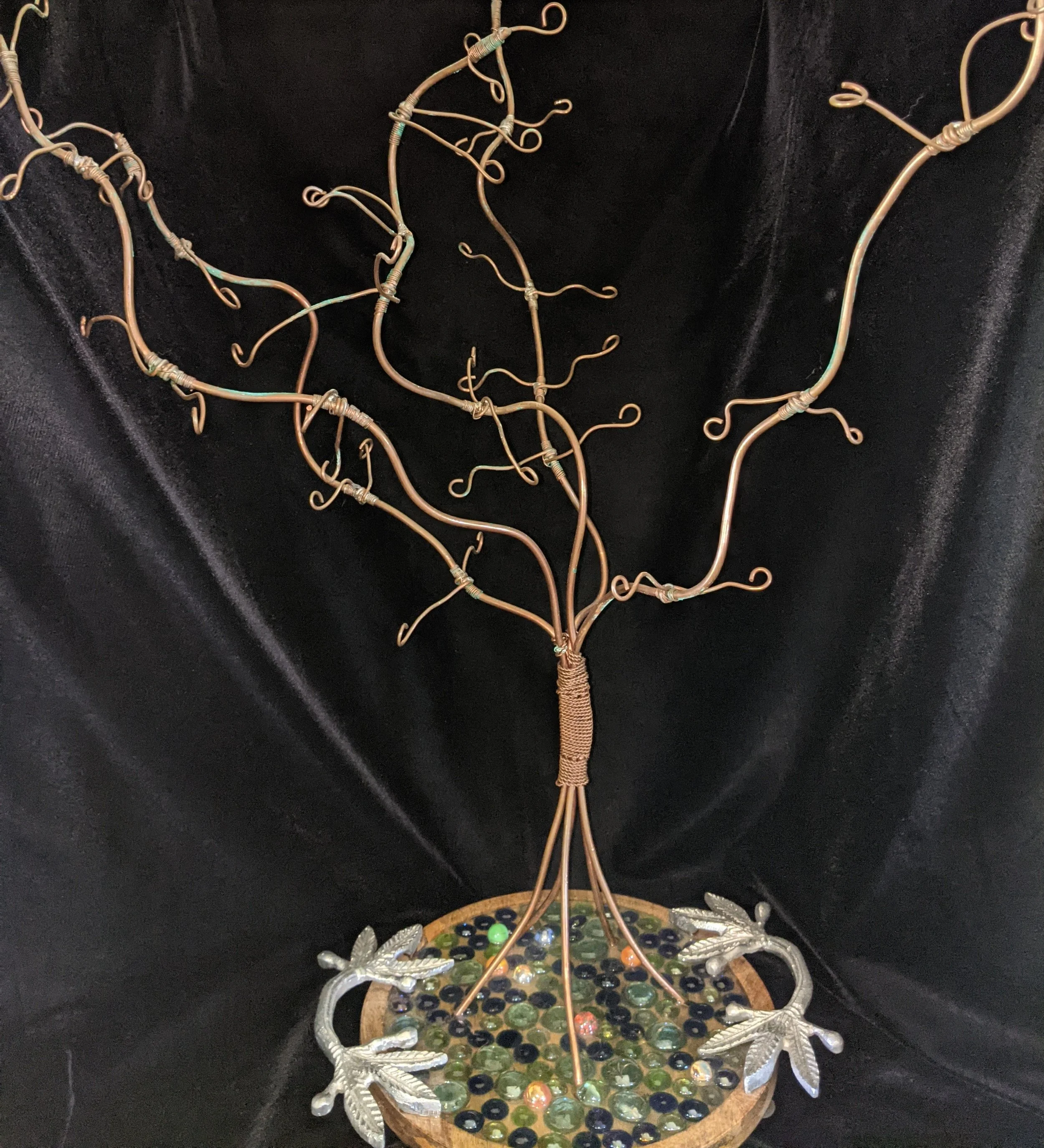 Copper Display Tree for Multiple Illusion Glass Pieces and ornaments
This larger, sculptural display tree is handcrafted from copper wire and tubing, forming graceful branches perfect for hanging multiple Illusion Glass pieces or ornaments at once. T