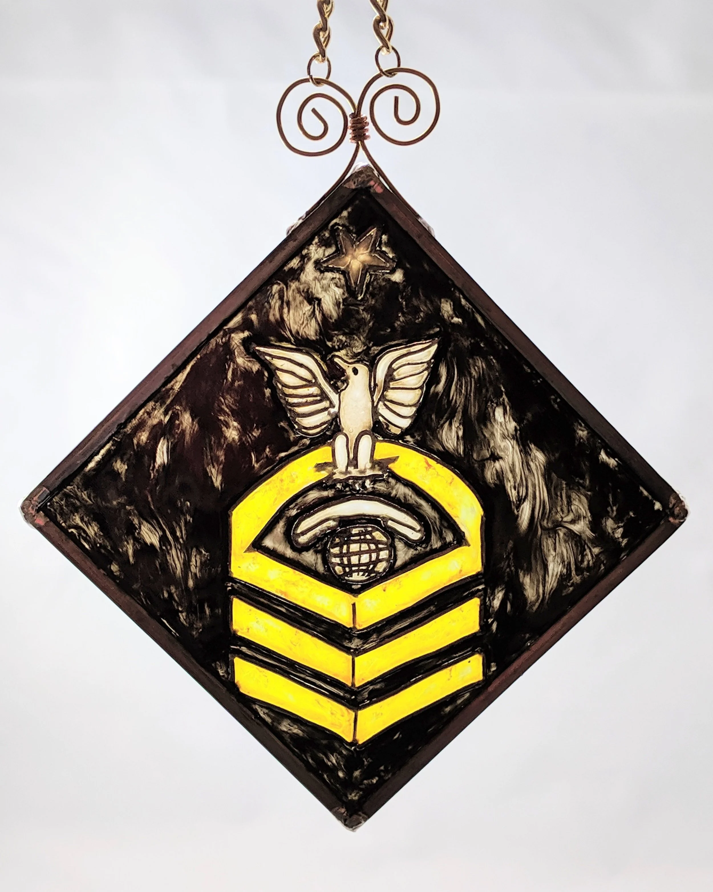 🔴 Sold: 
USN Chief Petty Officer Illusion Glass by Art Illusions by Young. A proud tribute in this diamond-shaped suncatcher featuring the Chief Petty Officer insignia with anchors, stars, and traditional Navy symbols. Rich gold and deep blue tones 