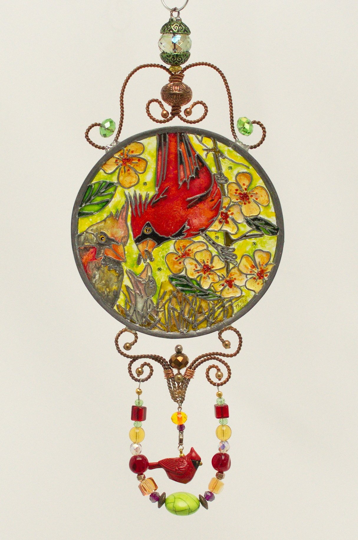 🟢 Available :
Cardinal Family by Art Illusions by Young. A tender spring moment captured in this hand-painted and leaded Illusion Glass panel. A vibrant male cardinal feeds his hungry fledglings nestled among delicate branches and soft green foliage