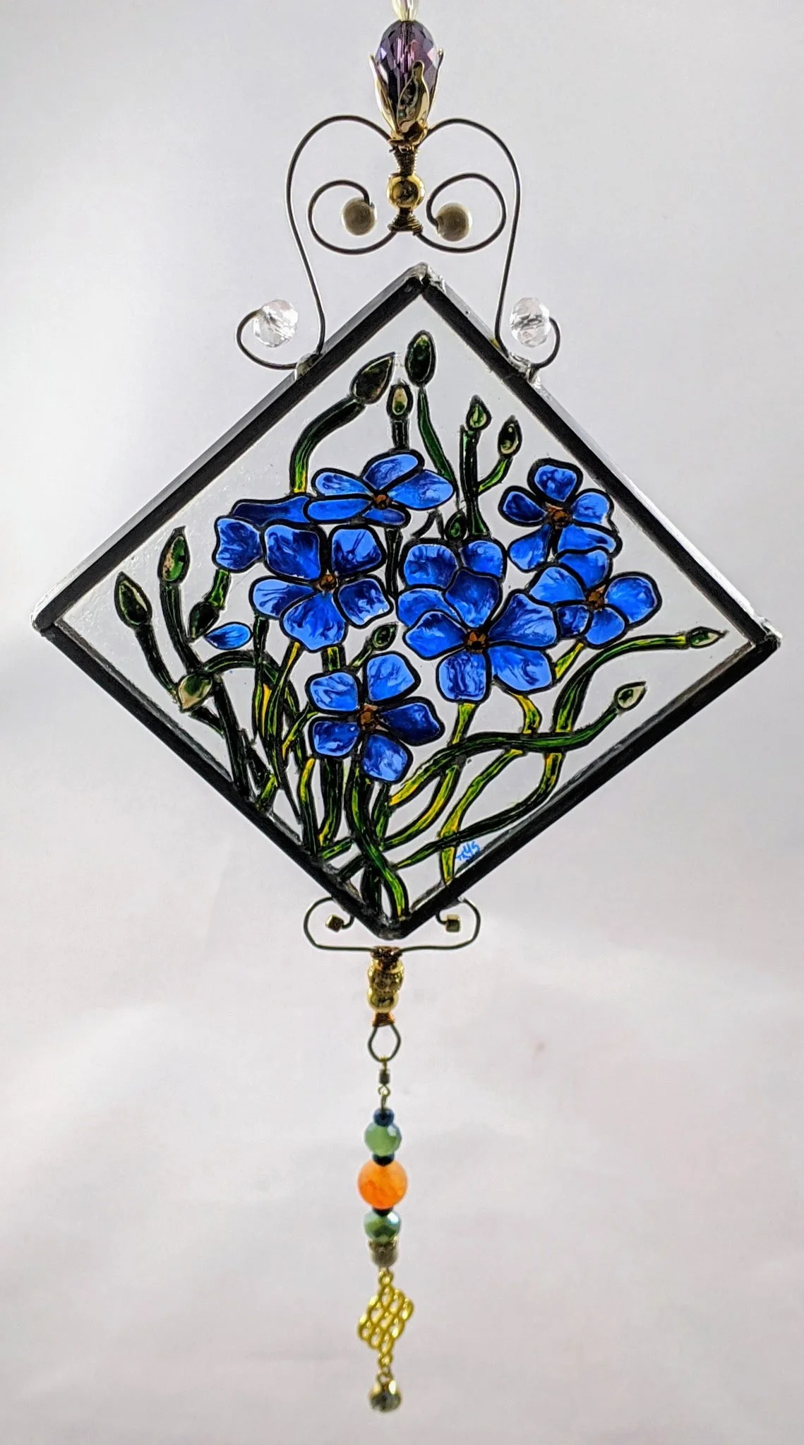 🟢 Available :
Forget-Me-Nots by Art Illusions by Young. A delicate cluster of vibrant blue forget-me-not flowers blooms eternally in this hand-painted and leaded Illusion Glass panel. Soft blue petals with golden centers and gentle green foliage are