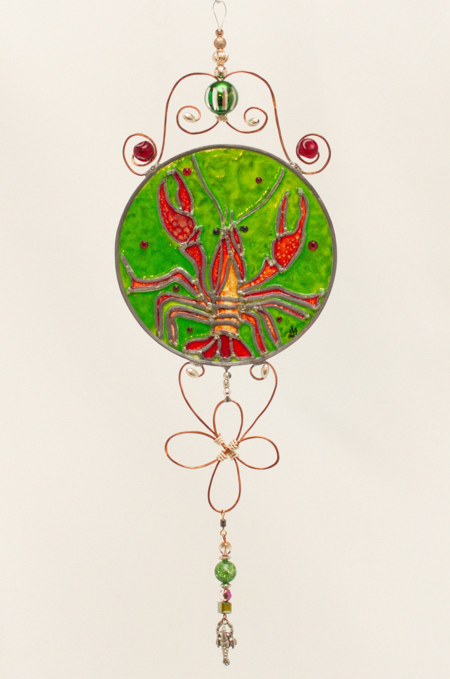 🟢 Available :
Crawfish by Art Illusions by Young. A bold Louisiana crawfish stands in a powerful defensive stance, claws raised in full glory, in this hand-painted and leaded Illusion Glass panel. Vibrant red shell with intricate segmented details a