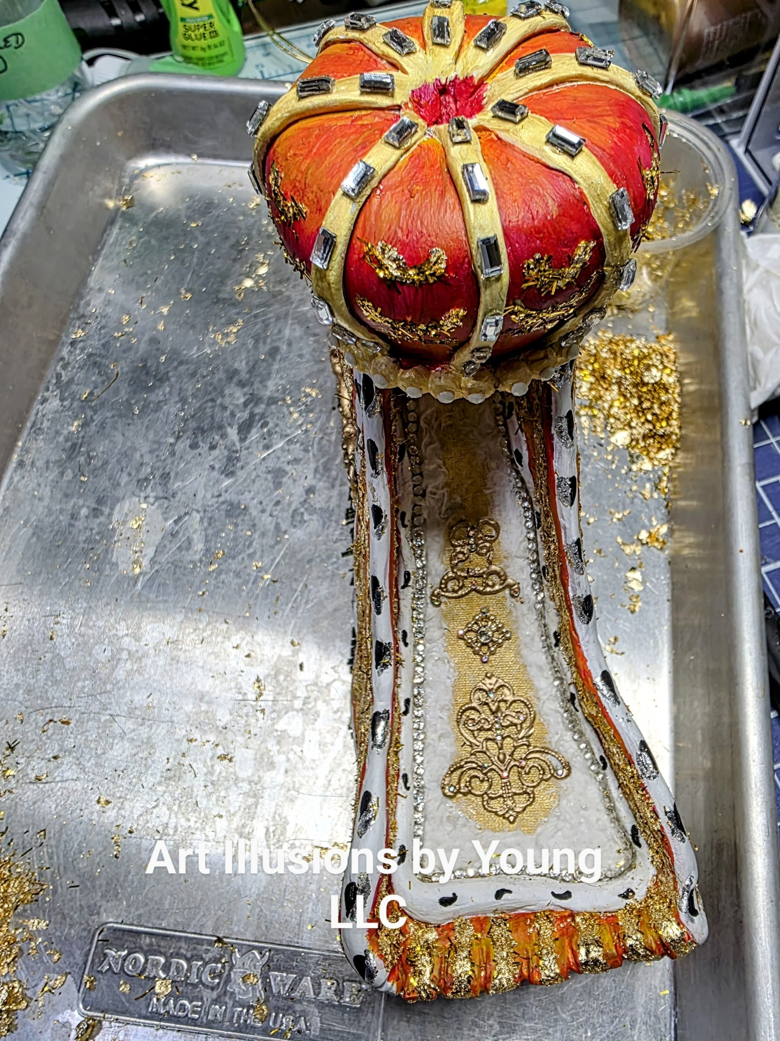 Extreme detail of the golden crown with cascading beadwork and jewel accents on the King Rex Mardi Gras float. Luxurious handcrafted elements by Art Illusions by Young.
