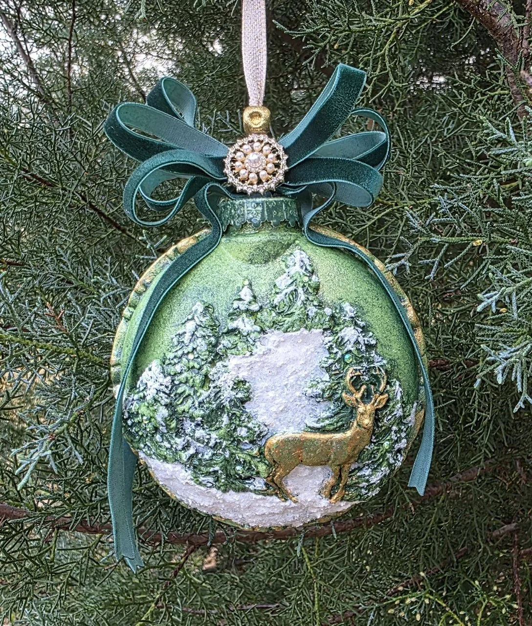 Winter Woodland Deer Ornament – Emerald Forest Glow