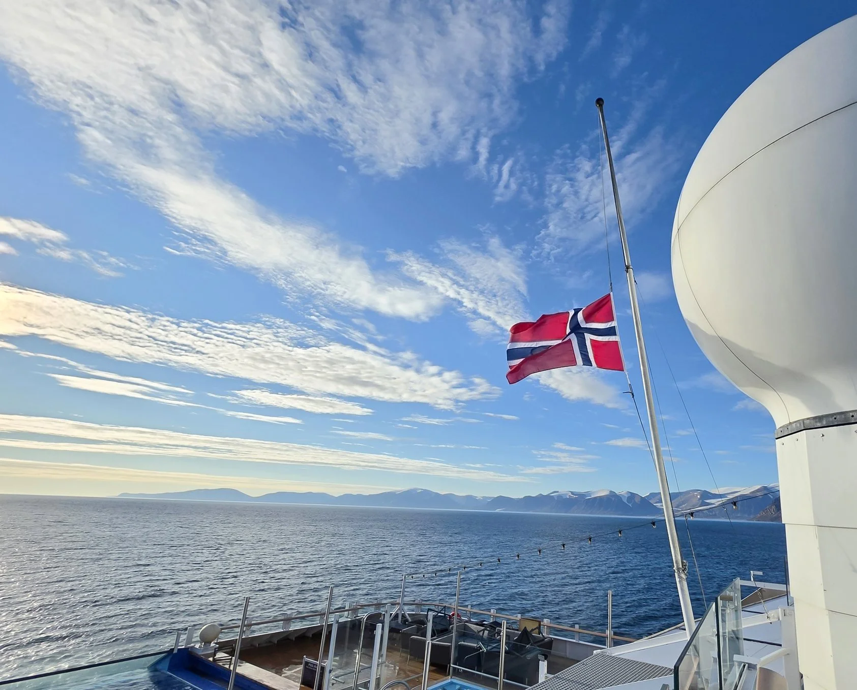 2026-8-28 - Baffin Bay - Norwegian flag lowered at death of King Harald 0e.jpg