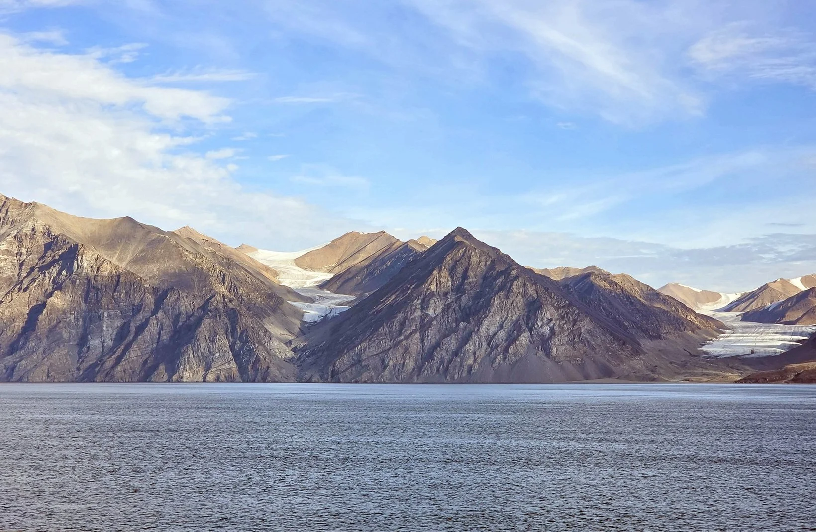 2026-8-28 - Baffin Bay - Mountains with two glaciers 1.jpg
