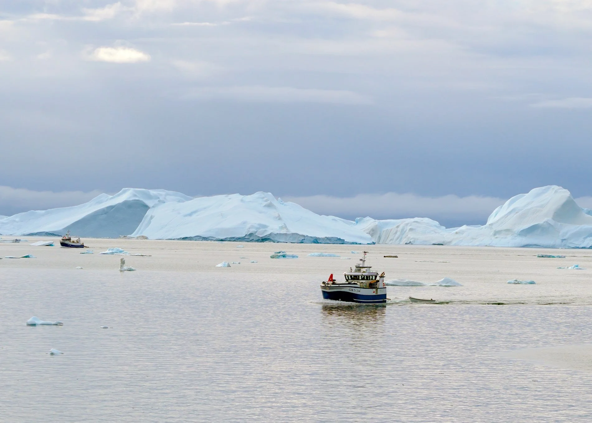 2026-8-31 - Ilulissat - ice and boats 1.jpg