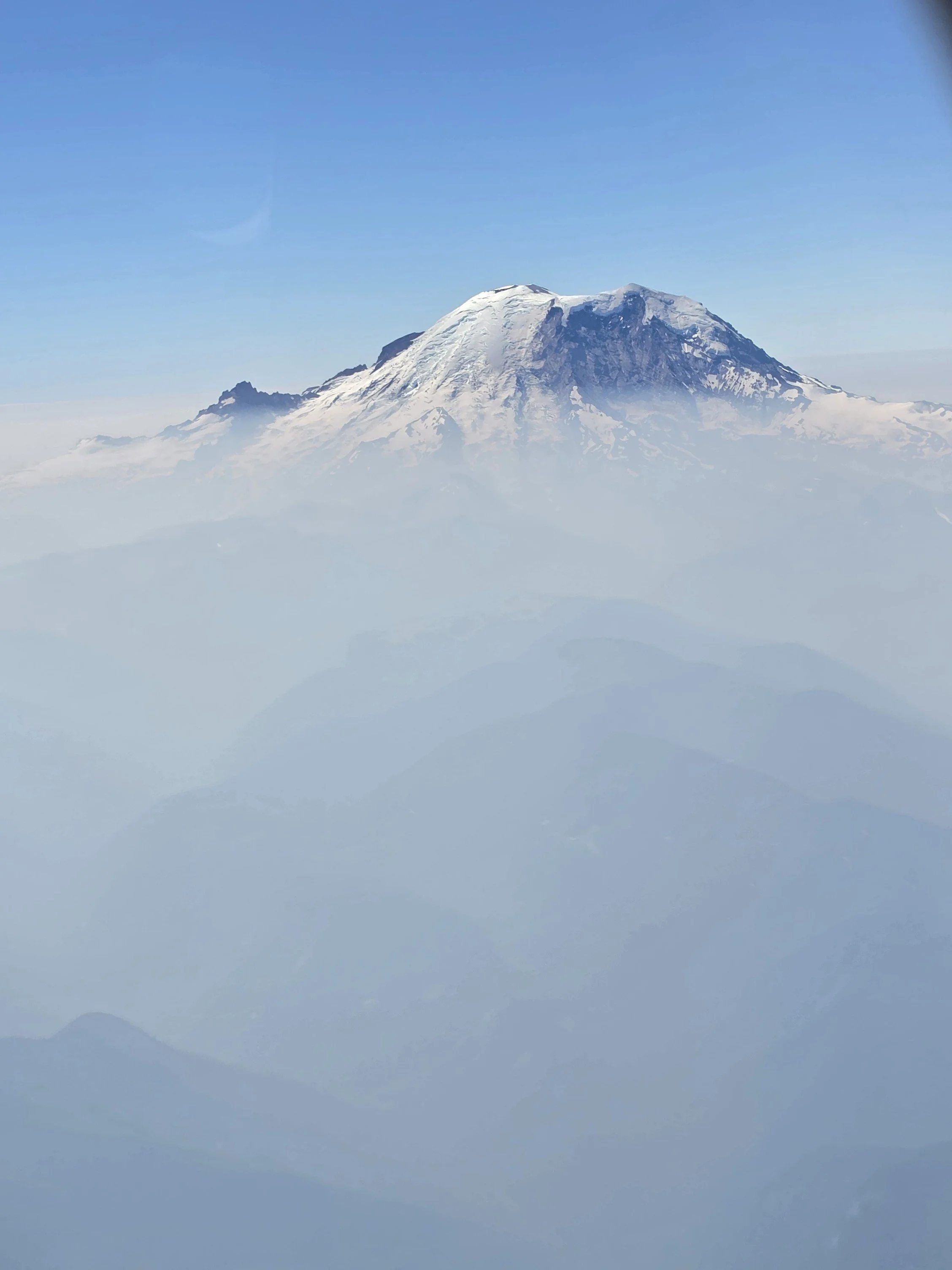 Mt Rainier during landing.jpg