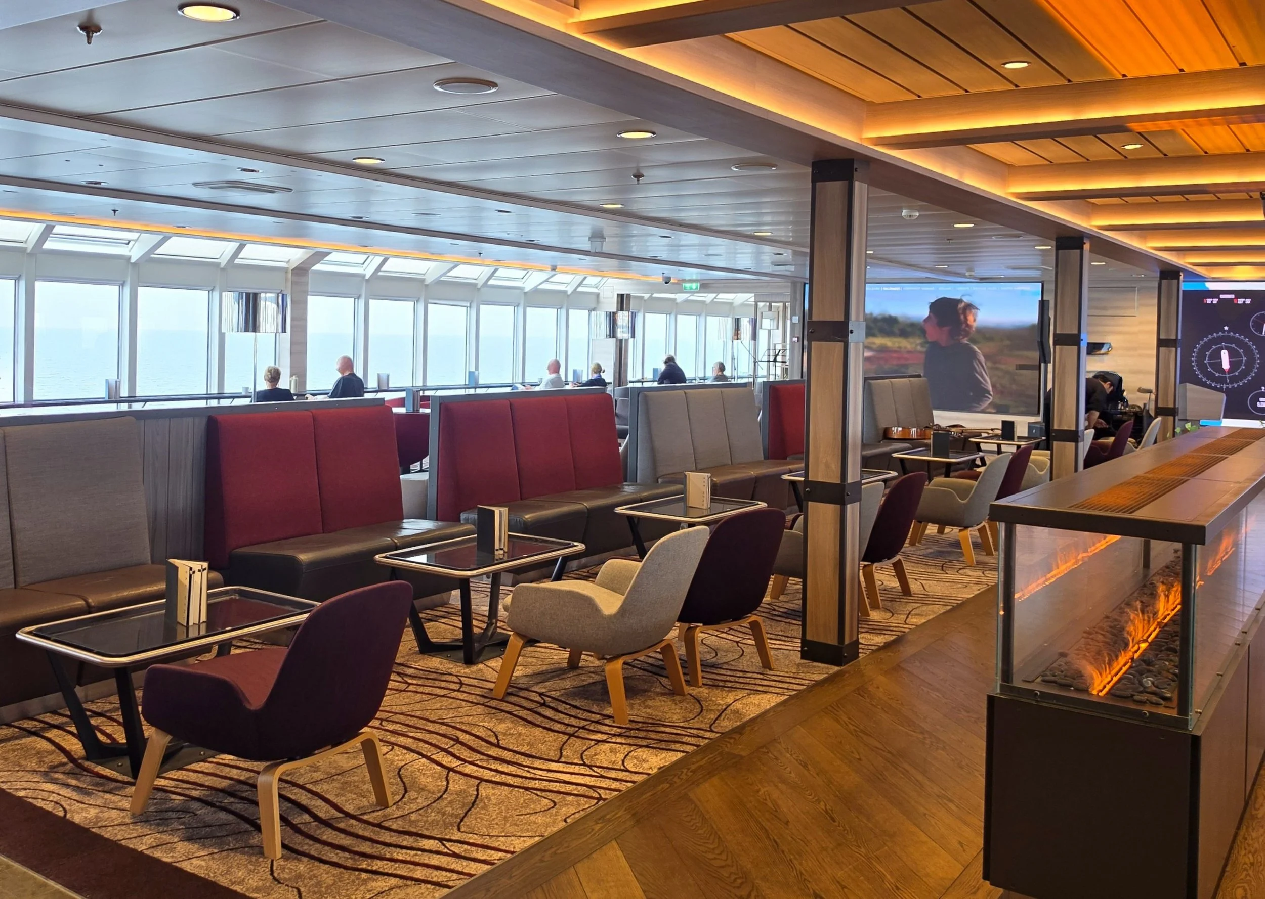 2026-8-18 - Roald Amundsen Explorer Lounge 1.jpg