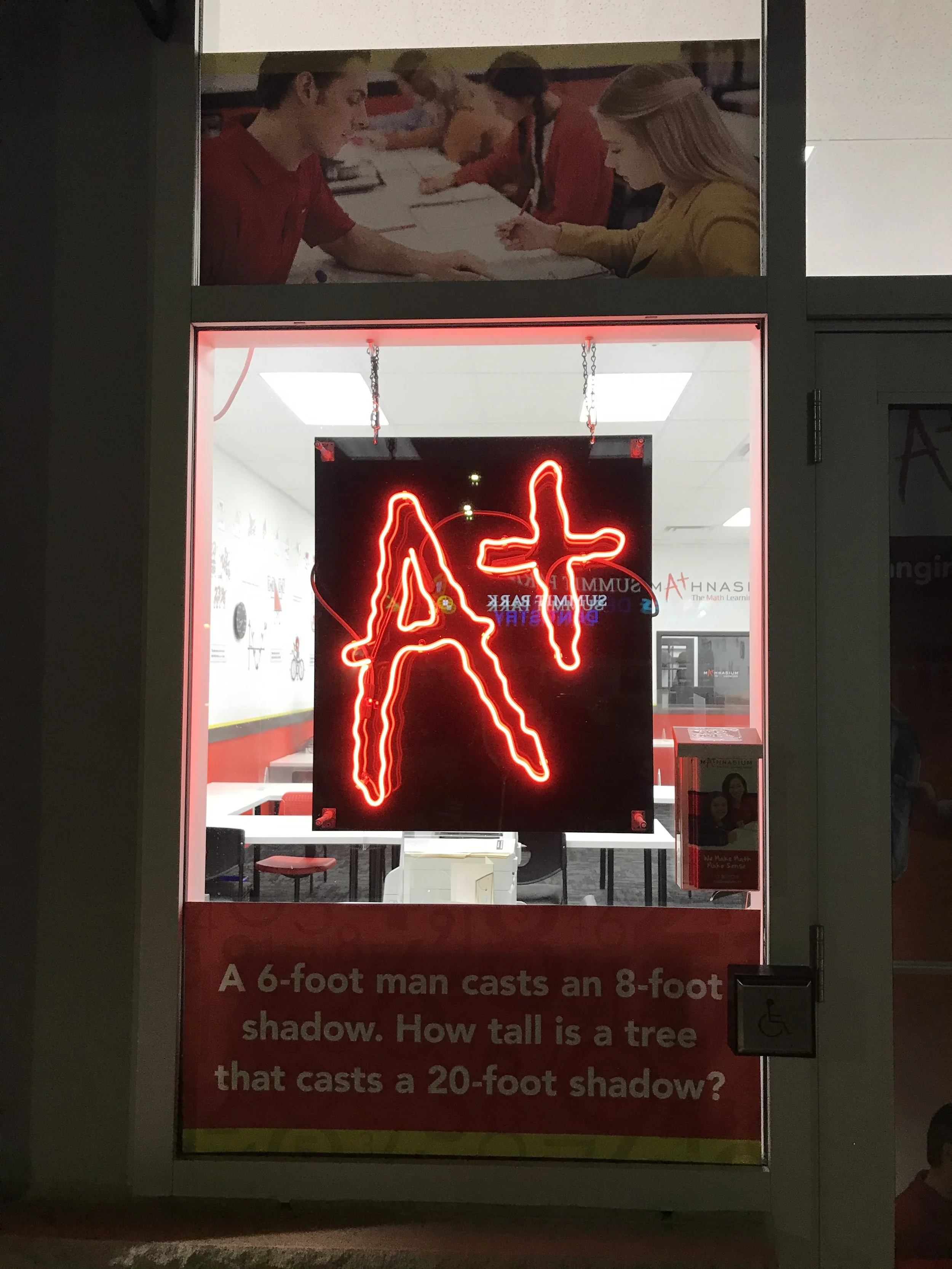 In-Centre - Neon-Sign Installation