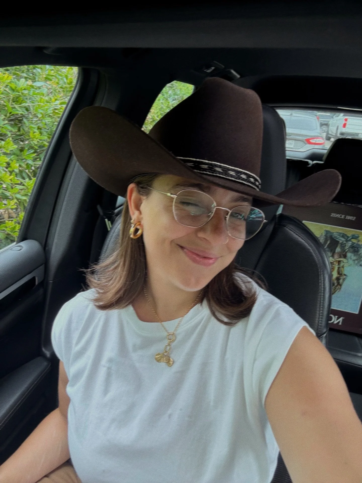 just some girls girling 🤎

#horsegirlbehavior #horsegirls #wenglish #equestrianfashion