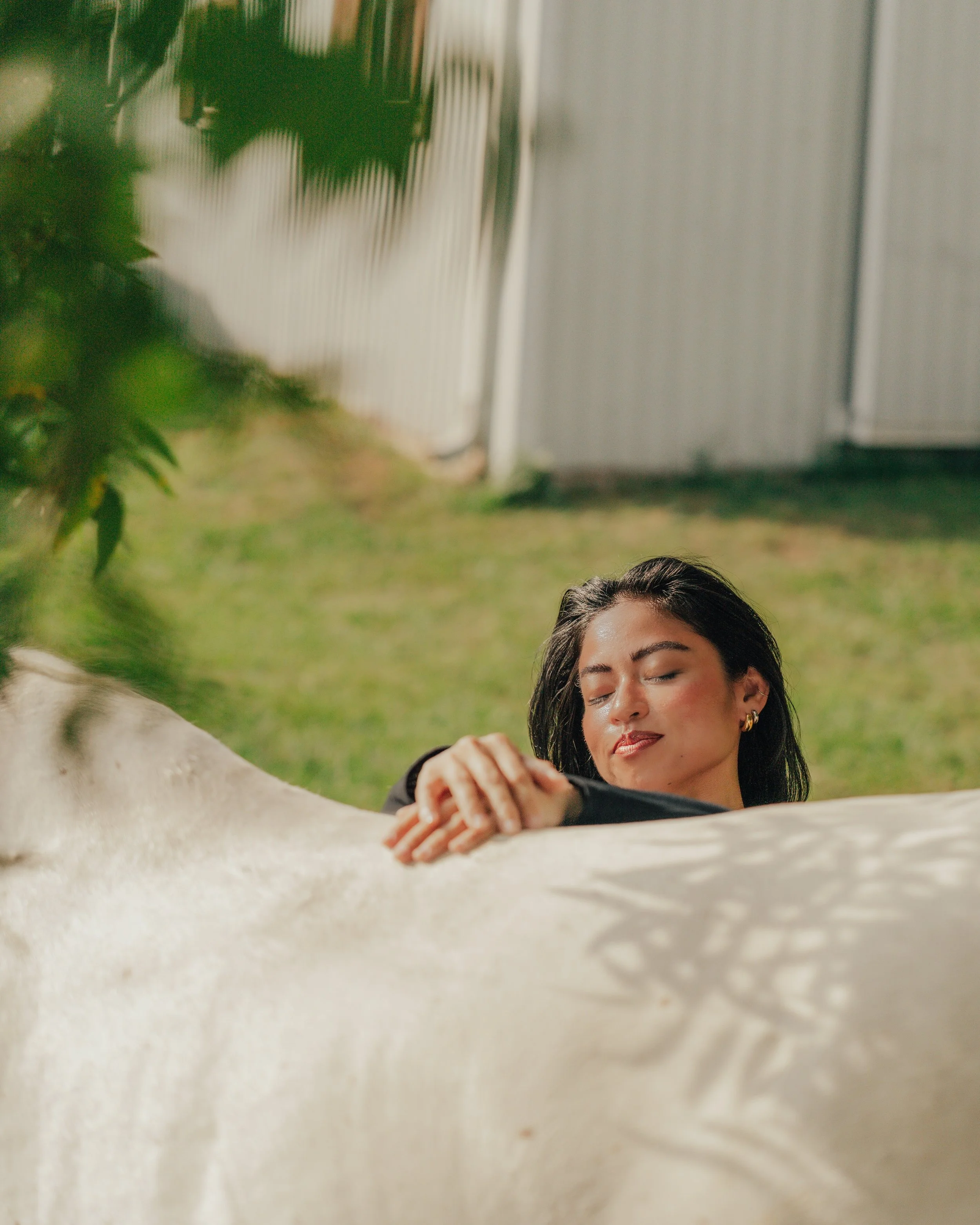 the essence of virgo season //

quiet, pensive &amp; outside

shoot for @milreybrand 

#horsegirl #brandphotography #equestrianphotography #virgoseason #creativedirector