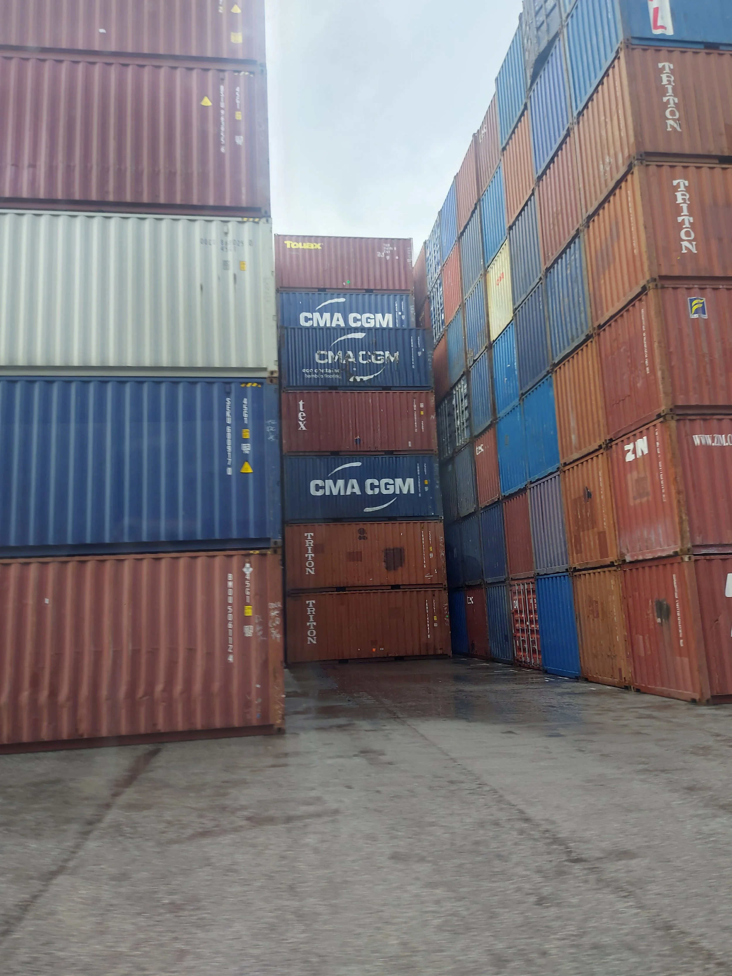 Shipping Containers for Hire or Sale: Flexible Storage Solutions