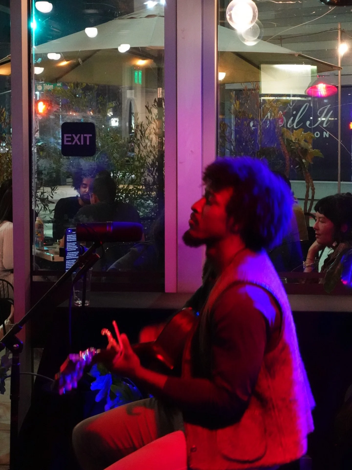 Last week at the bar 📸

@v.h.d_official took us on a sensational run of classic covers and originals. Thanks to everyone who came by🍷