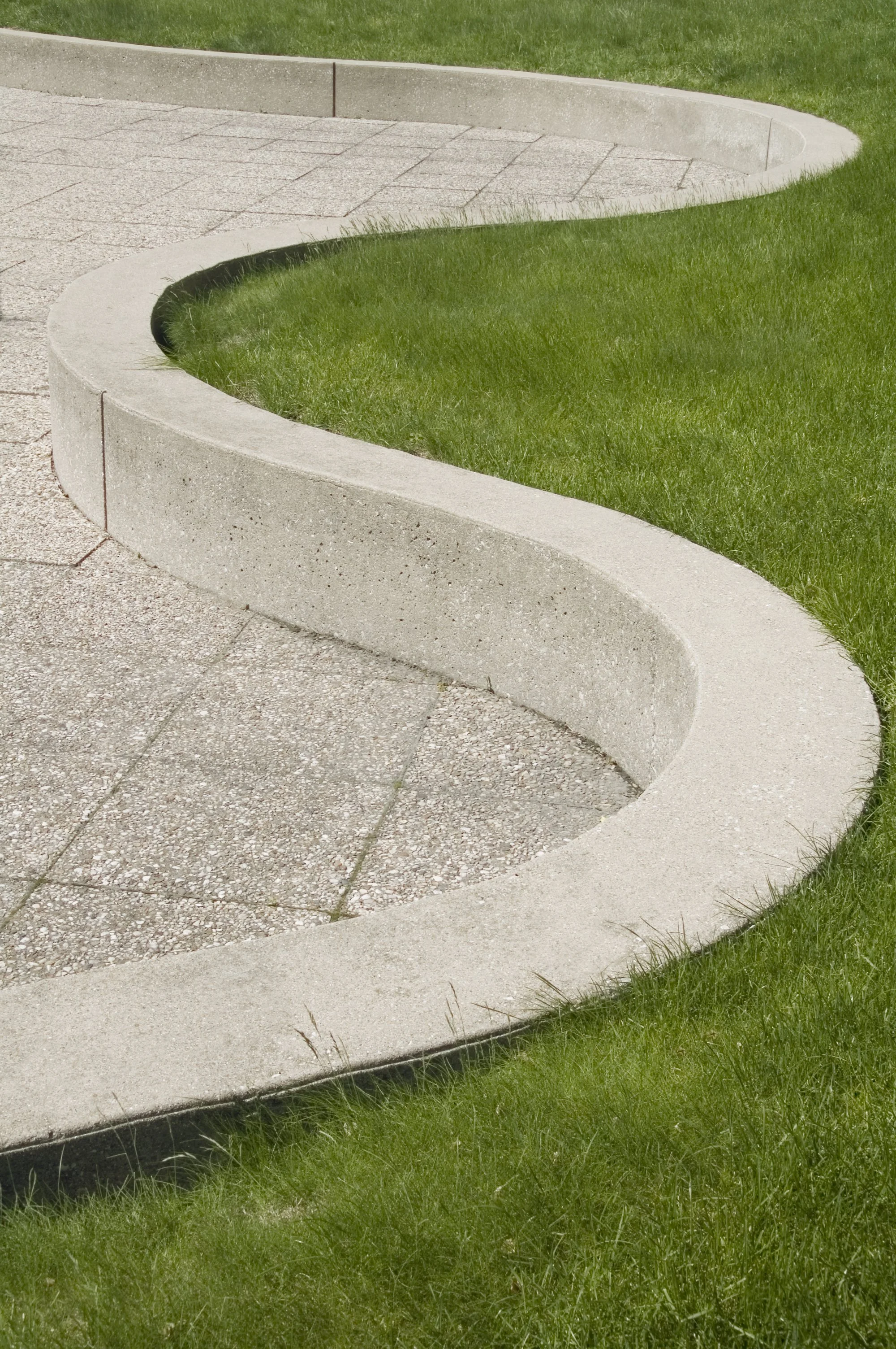 concrete-curves-and-grass-on-college-campus-2026-01-09-14-45-28-utc.jpg