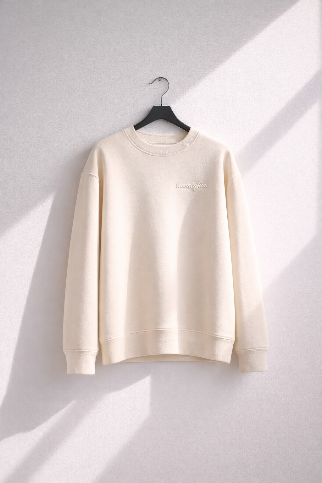 Twentyfive Script. Cream.