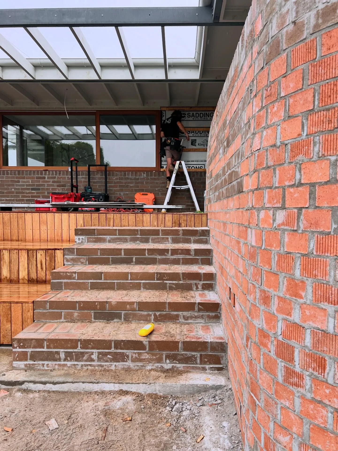 Dent St &lsquo;Baroona&rsquo; house is nearing completion. Painting and rendering is underway. 

We&rsquo;re excited to share some key moments with you as construction wraps up.

#architecture #newcastlearchitecture #milkwood 

Built by: @musebuilt 
