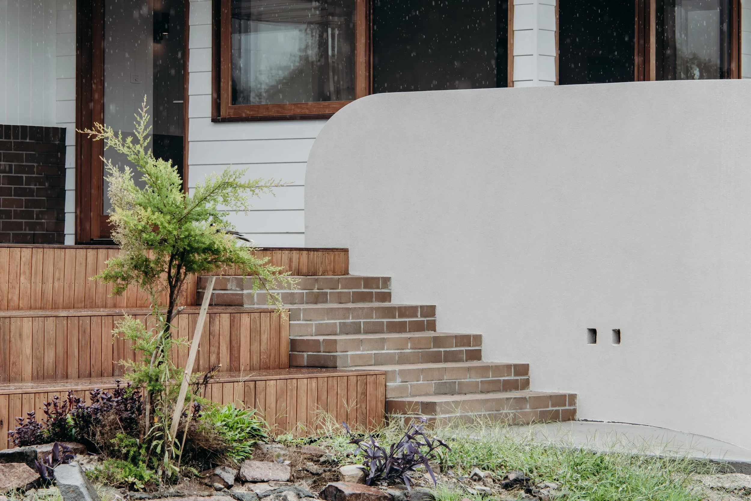 The Bowral Brown brick is a reliable choice for renovations and additions. It&rsquo;s a dry pressed brick with a fine granular patina and crisp edges. The beautiful chestnut brown tones of the Bowral clay complement many different architectural style